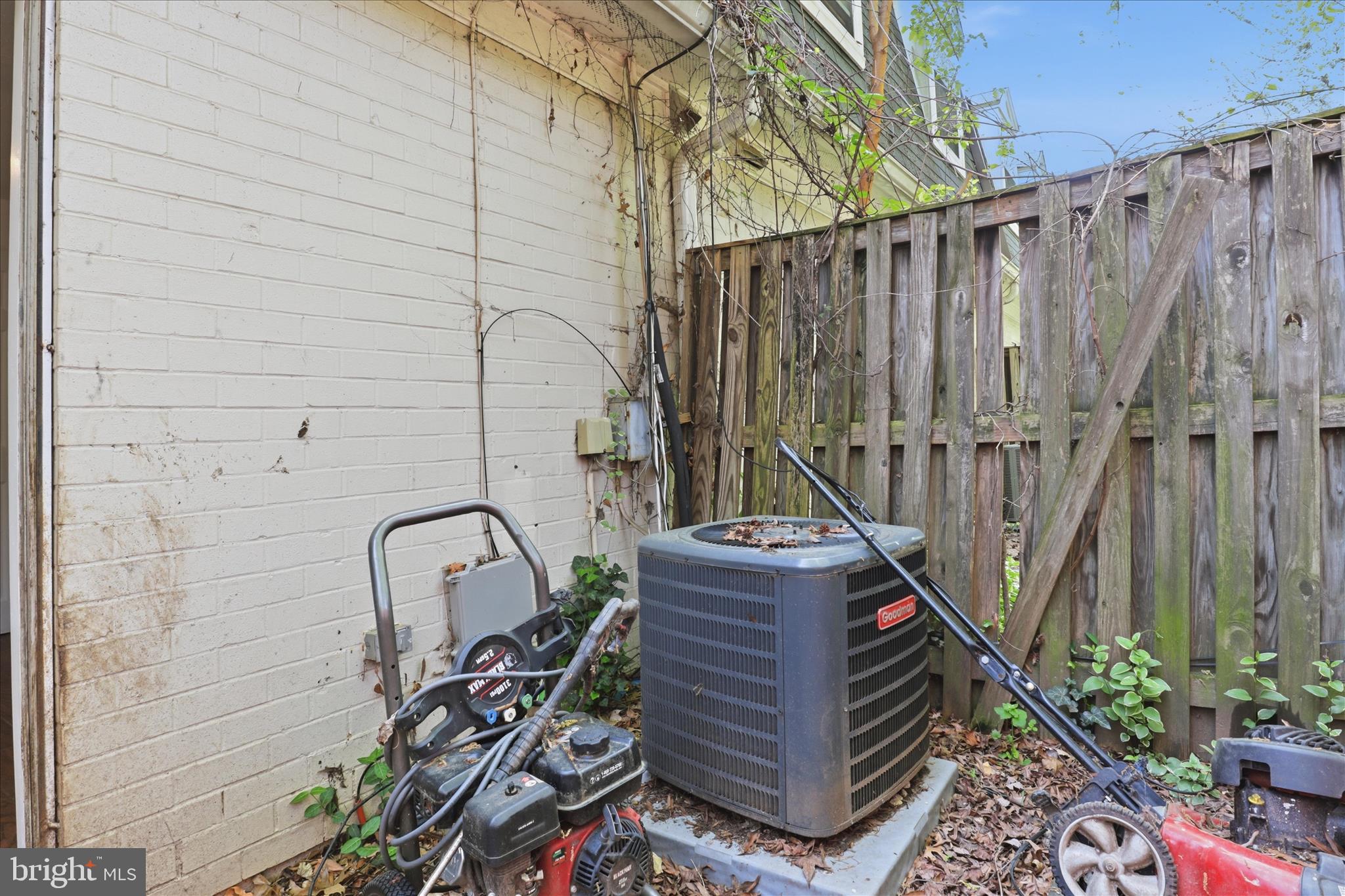 HYATTSVILLE - Residential