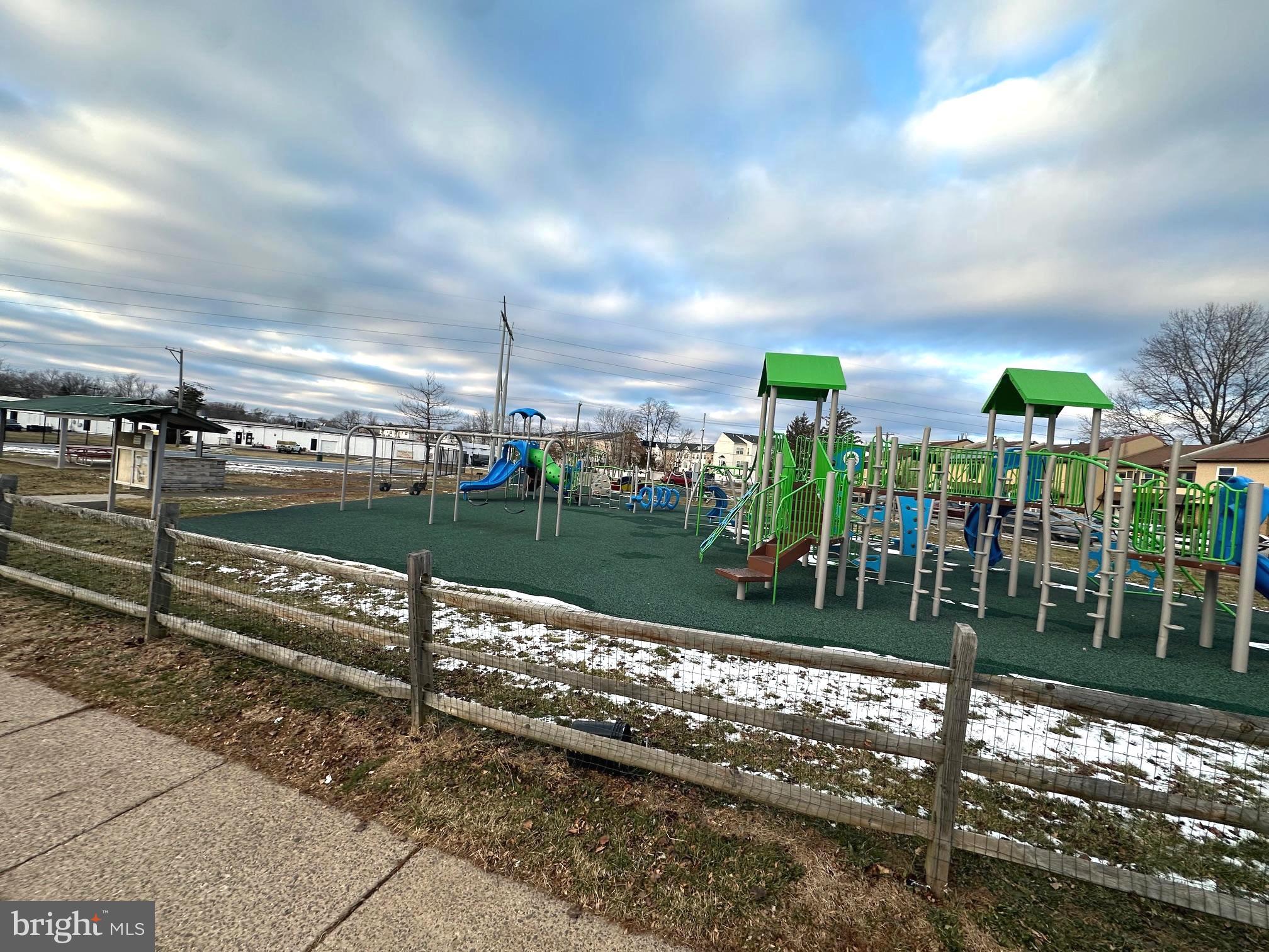 WILLOW KNOLL - Residential