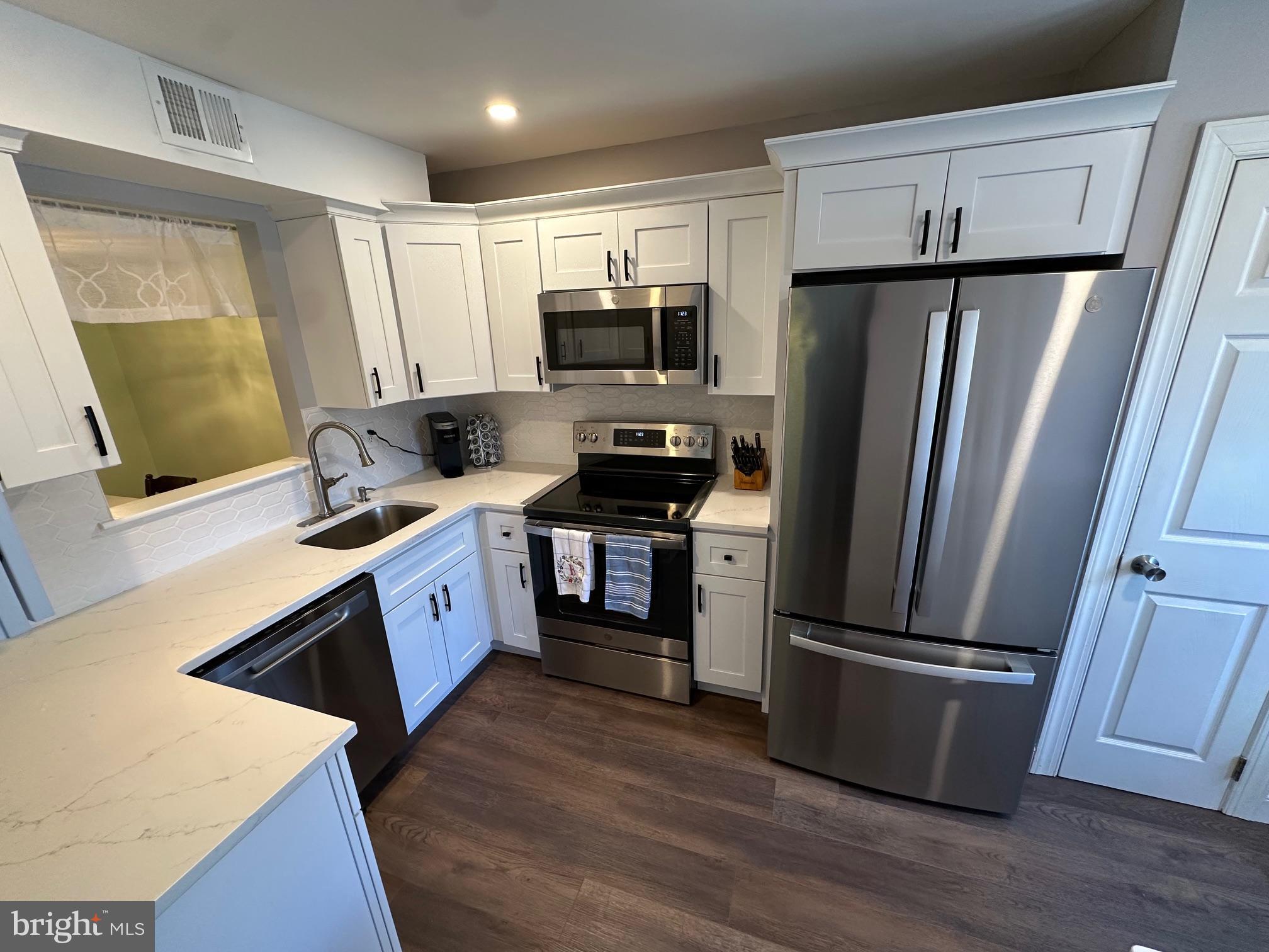 WILLOW KNOLL - Residential