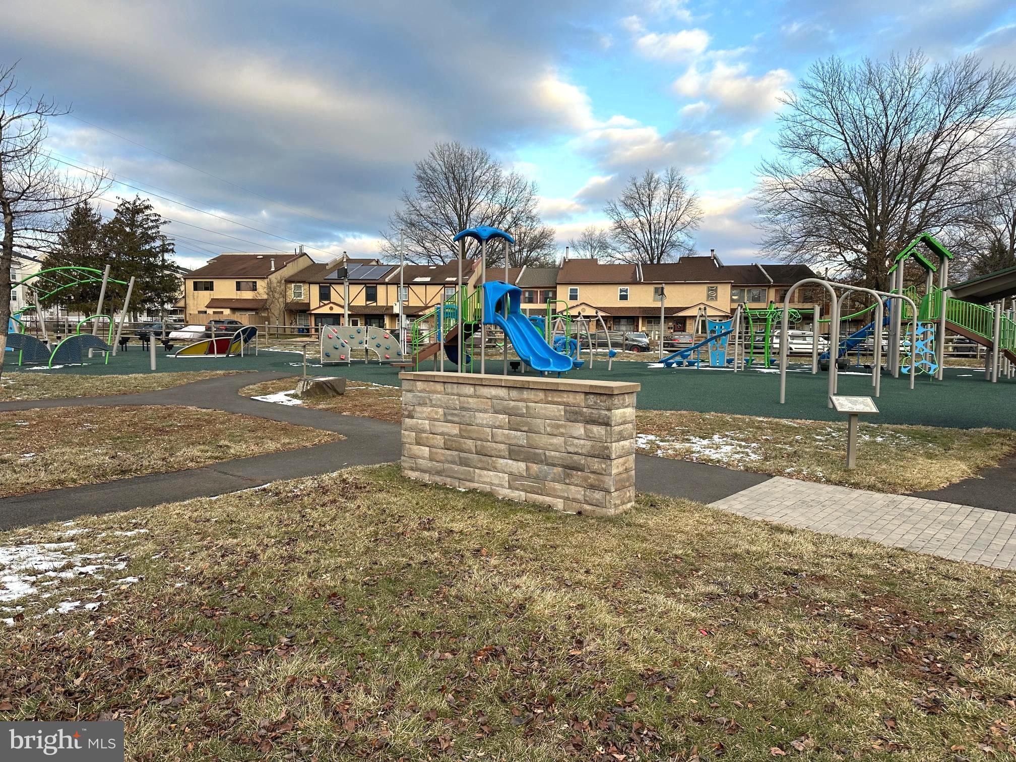 WILLOW KNOLL - Residential