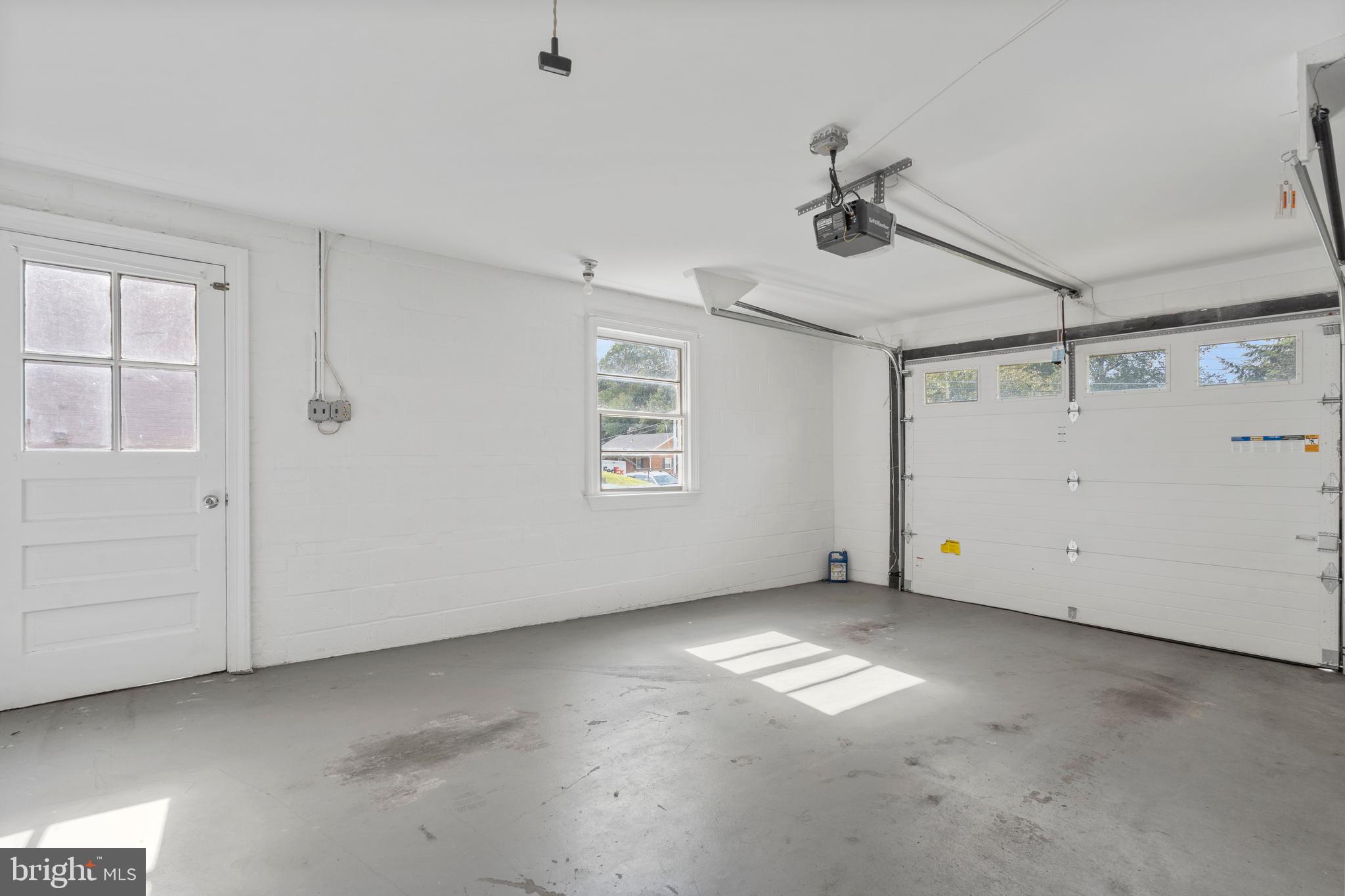 GOLF CLUB MANOR - Residential