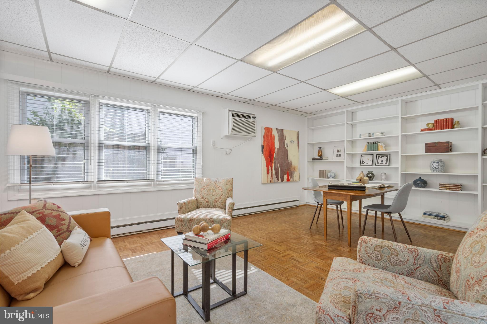 GOLF CLUB MANOR - Residential