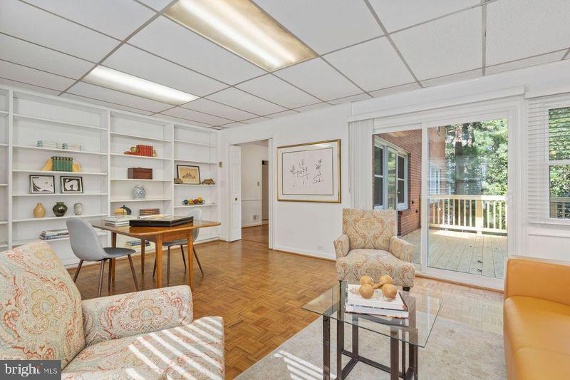 GOLF CLUB MANOR - Residential