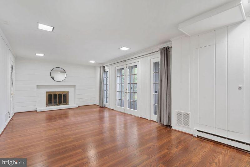 GOLF CLUB MANOR - Residential