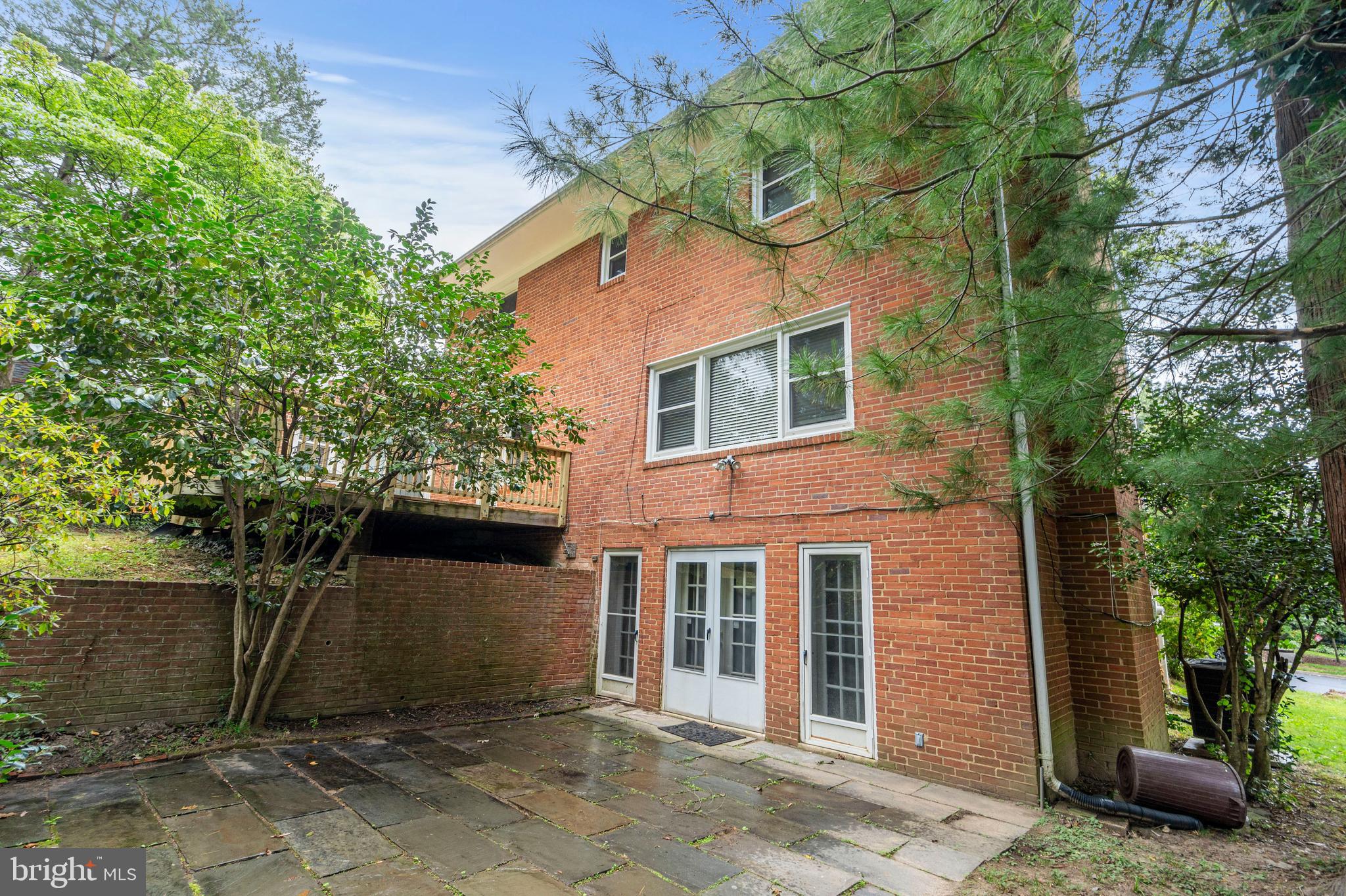 GOLF CLUB MANOR - Residential