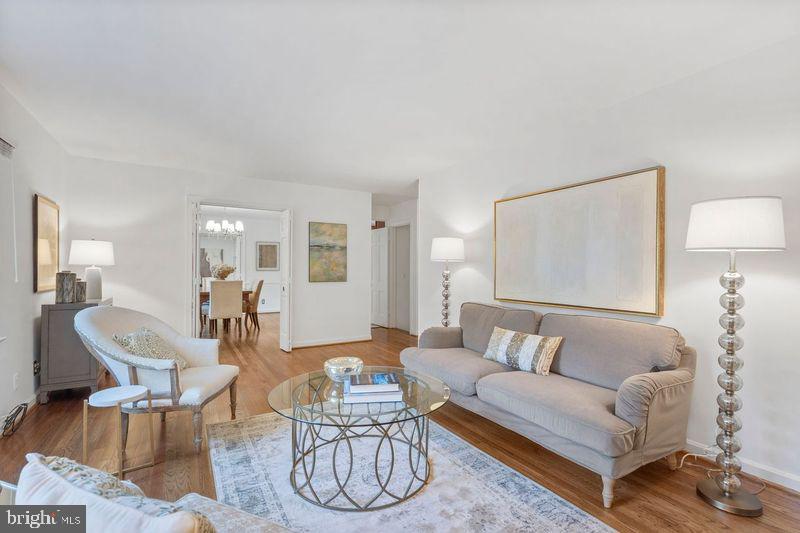 GOLF CLUB MANOR - Residential