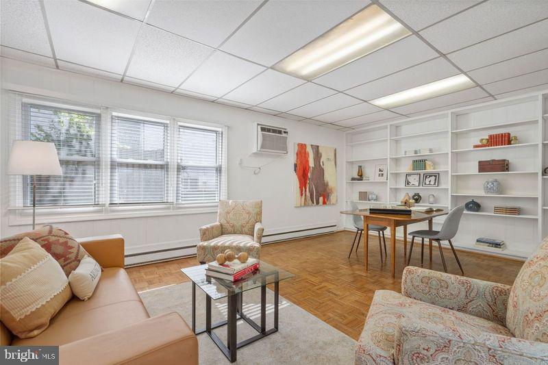 GOLF CLUB MANOR - Residential