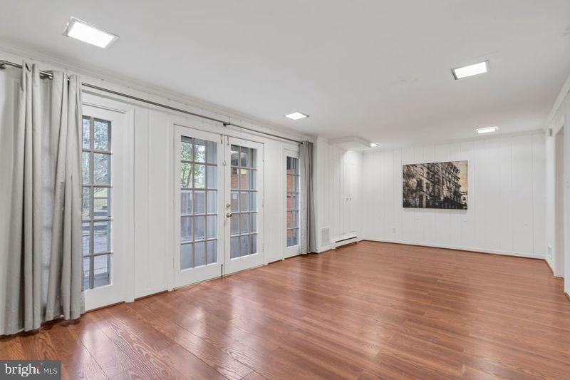 GOLF CLUB MANOR - Residential