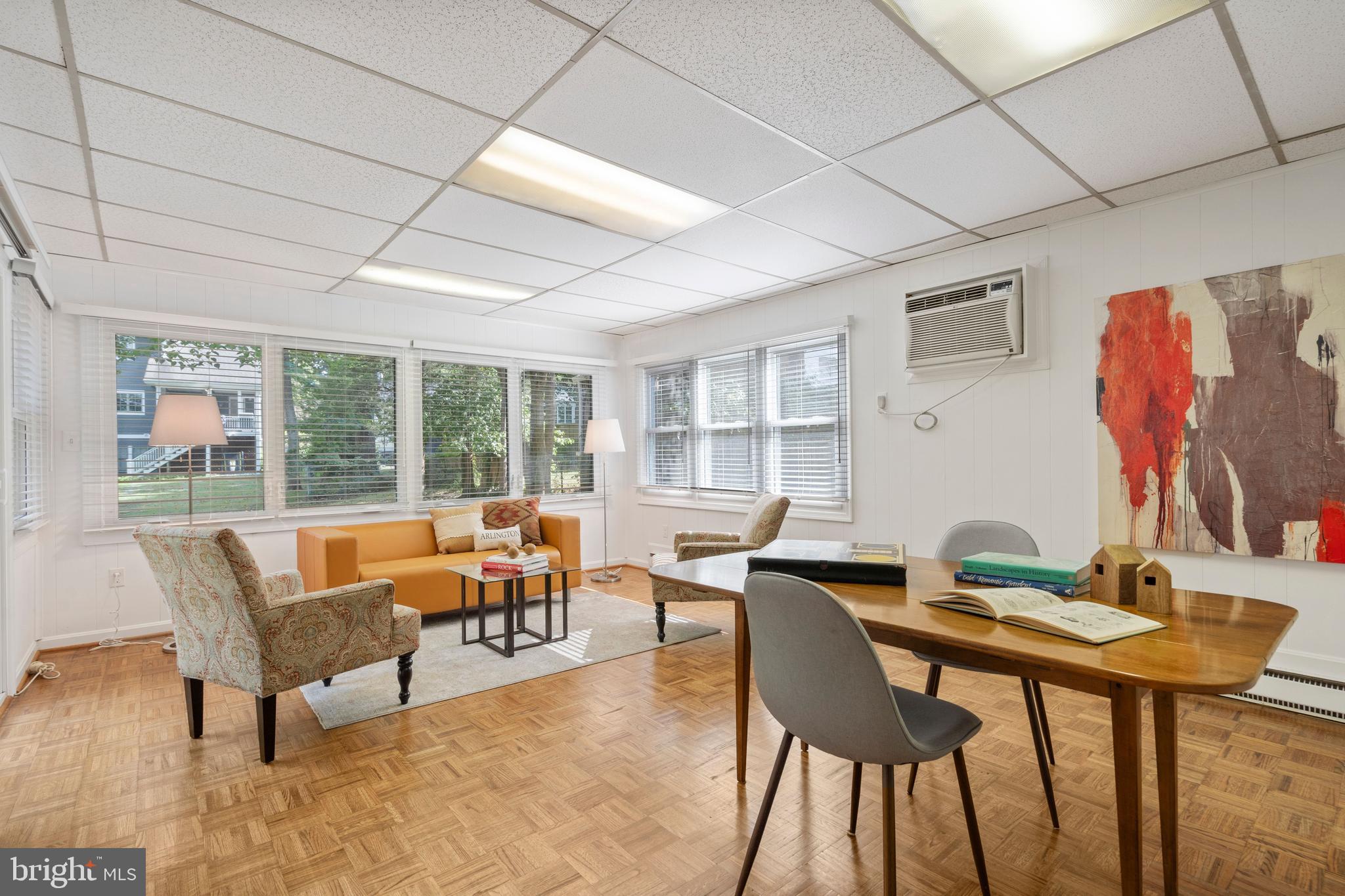 GOLF CLUB MANOR - Residential