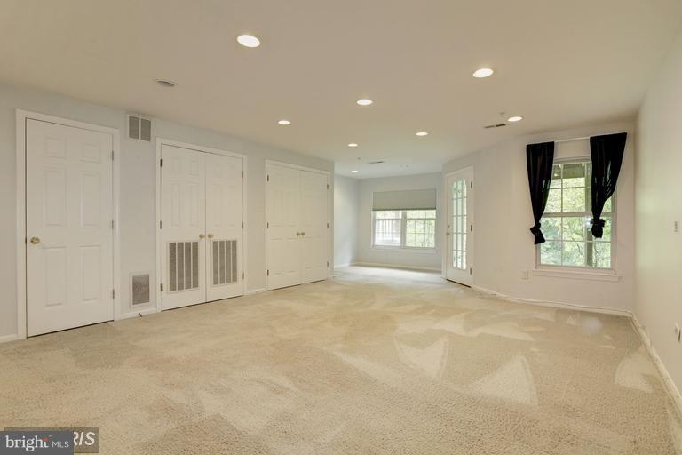 RIVER HILL - Residential Lease