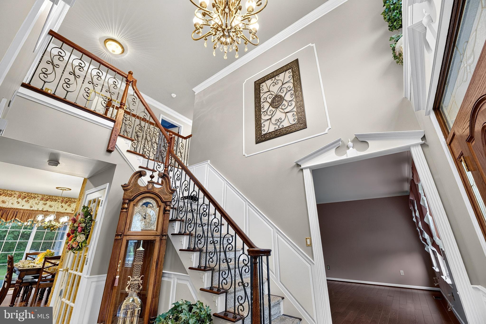 8 OAK RIDGE LANE