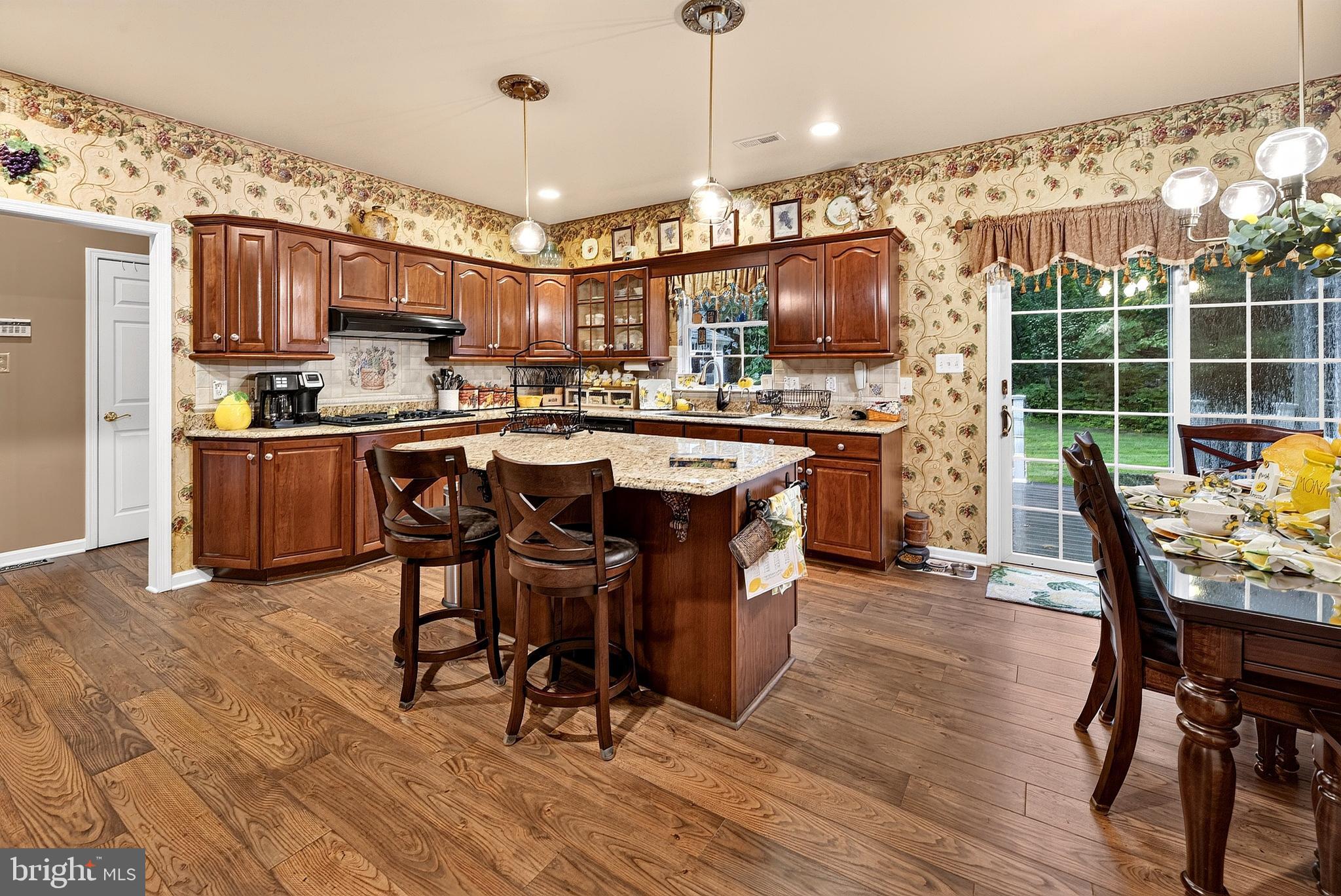 8 OAK RIDGE LANE