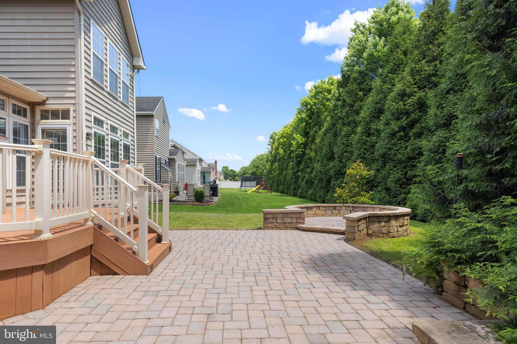 VILLAGE OF WASHINGTON TRAIL - Residential