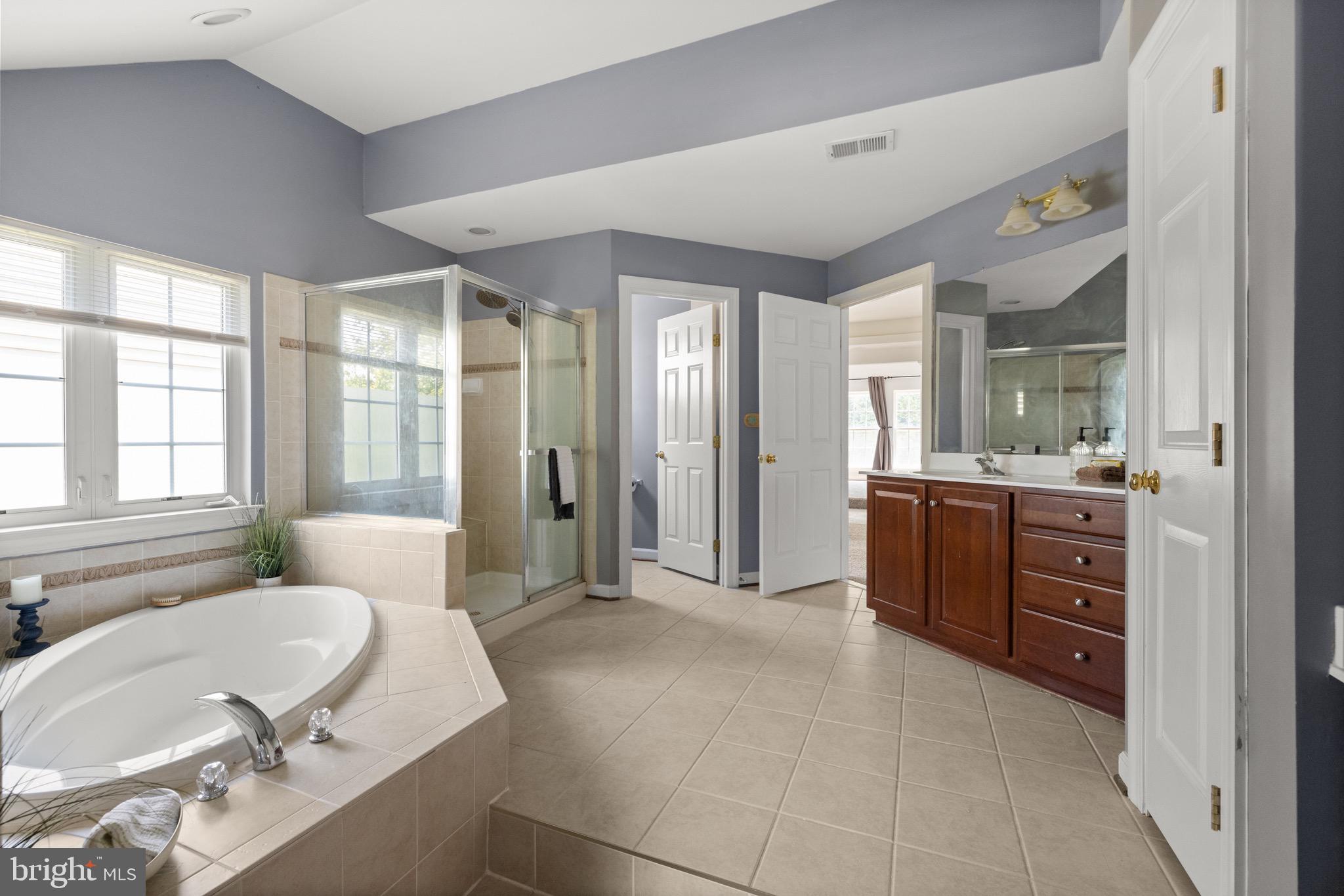 VILLAGE OF WASHINGTON TRAIL - Residential