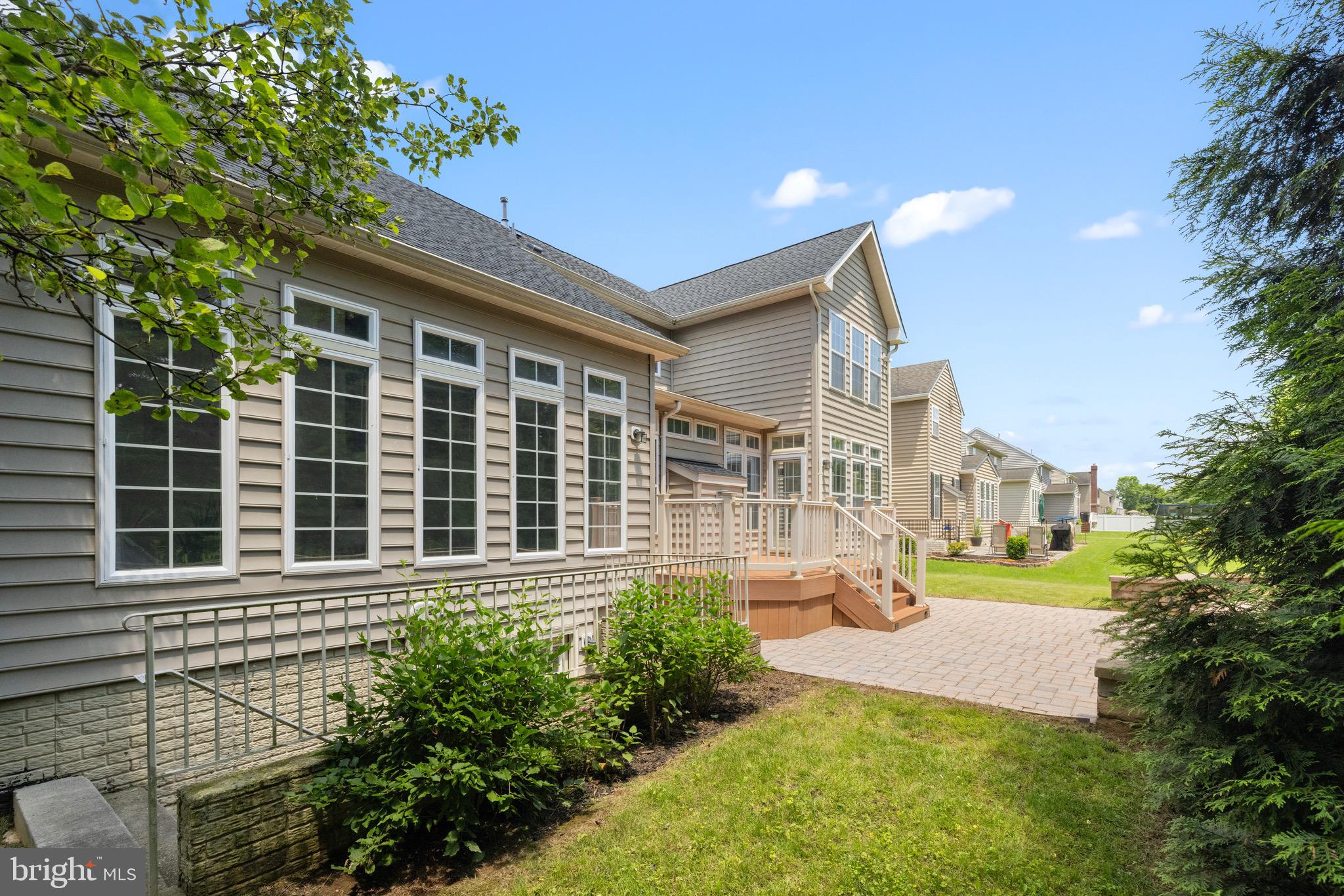 VILLAGE OF WASHINGTON TRAIL - Residential