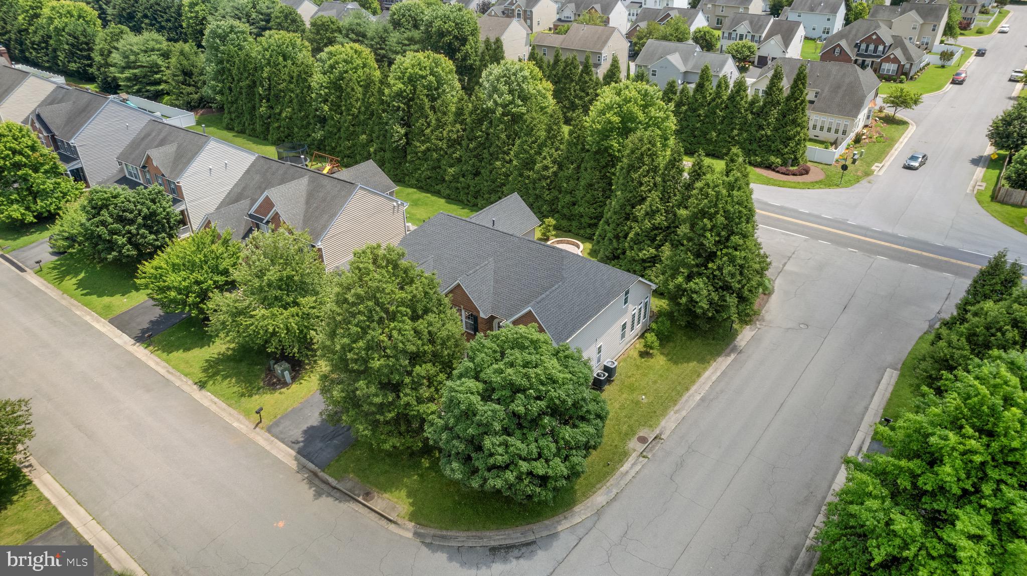 VILLAGE OF WASHINGTON TRAIL - Residential