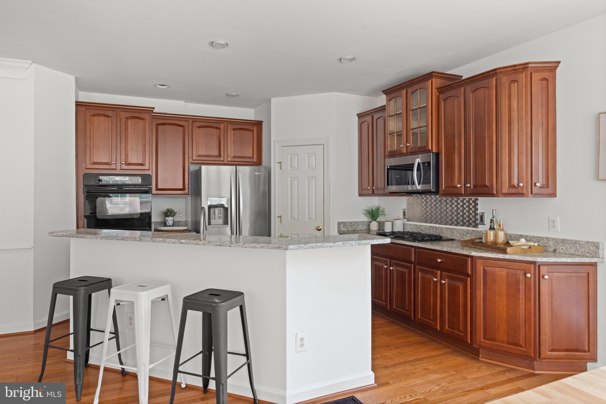 VILLAGE OF WASHINGTON TRAIL - Residential