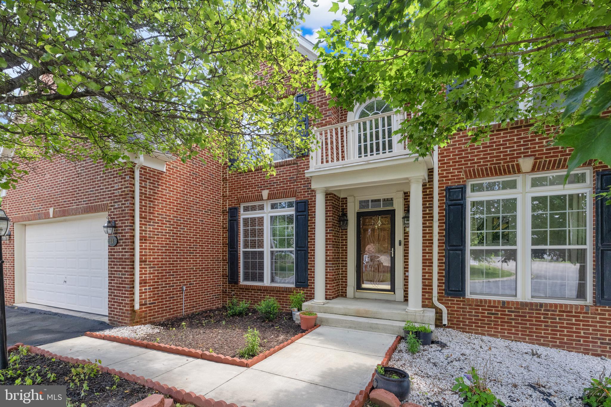 VILLAGE OF WASHINGTON TRAIL - Residential