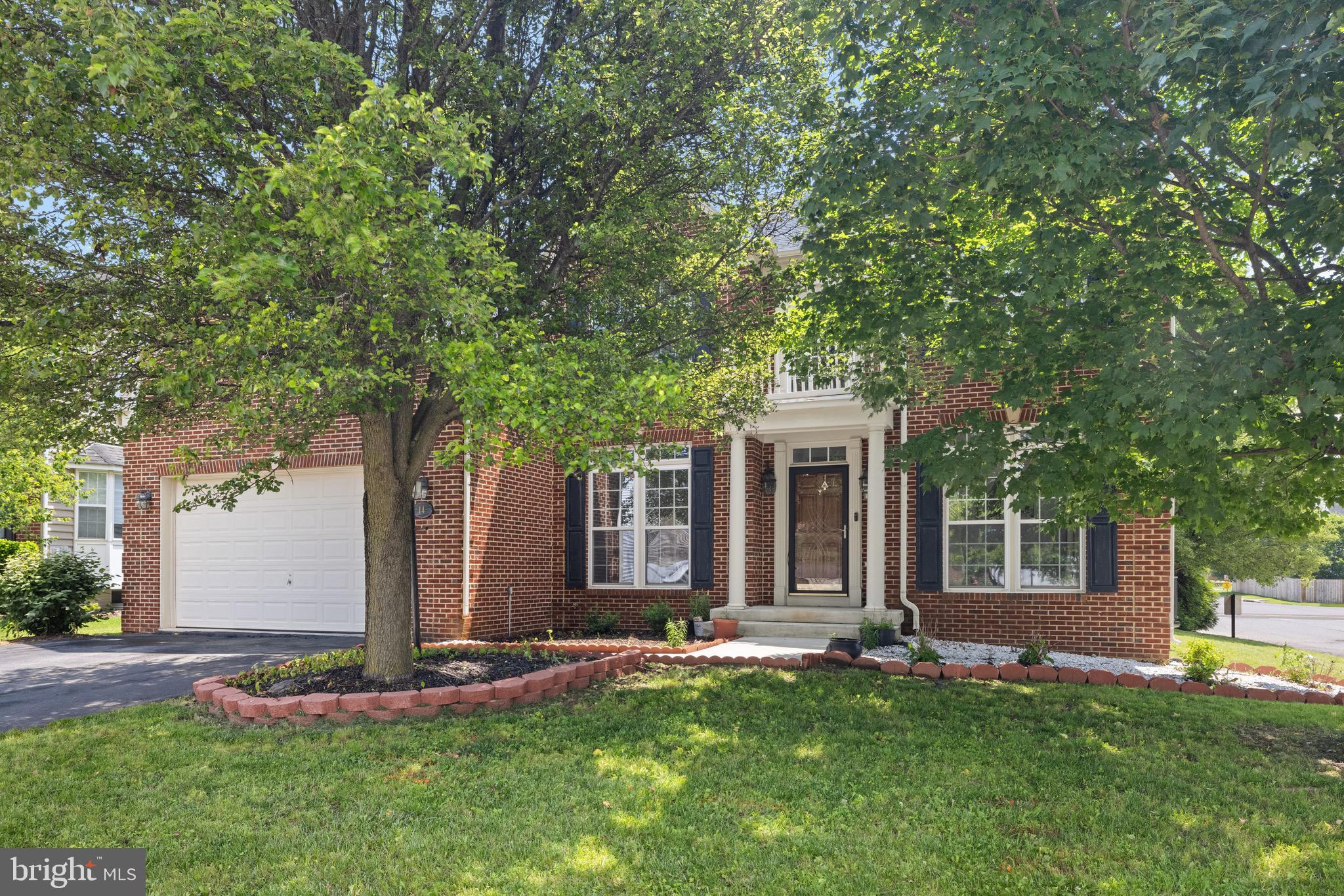 VILLAGE OF WASHINGTON TRAIL - Residential