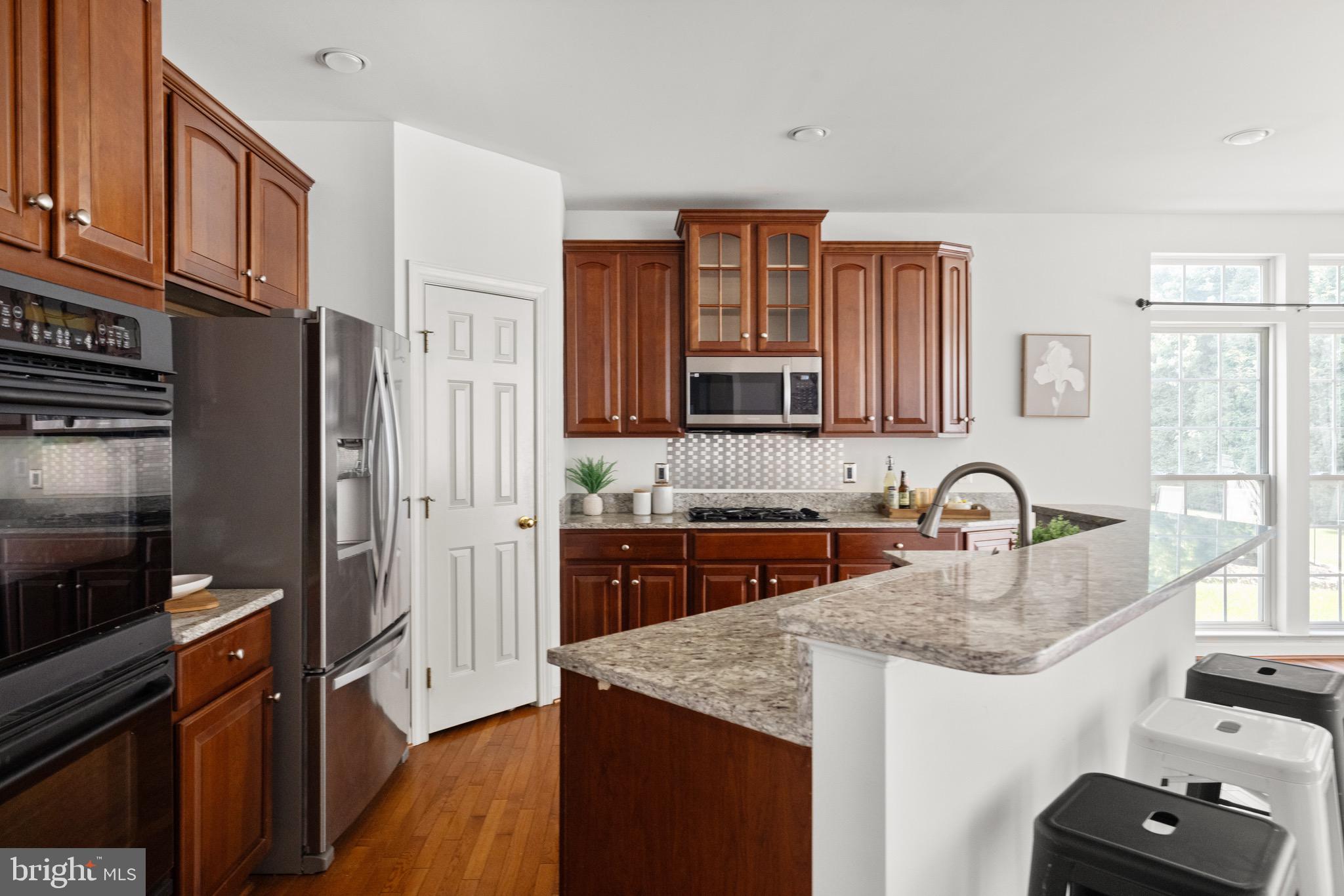 VILLAGE OF WASHINGTON TRAIL - Residential