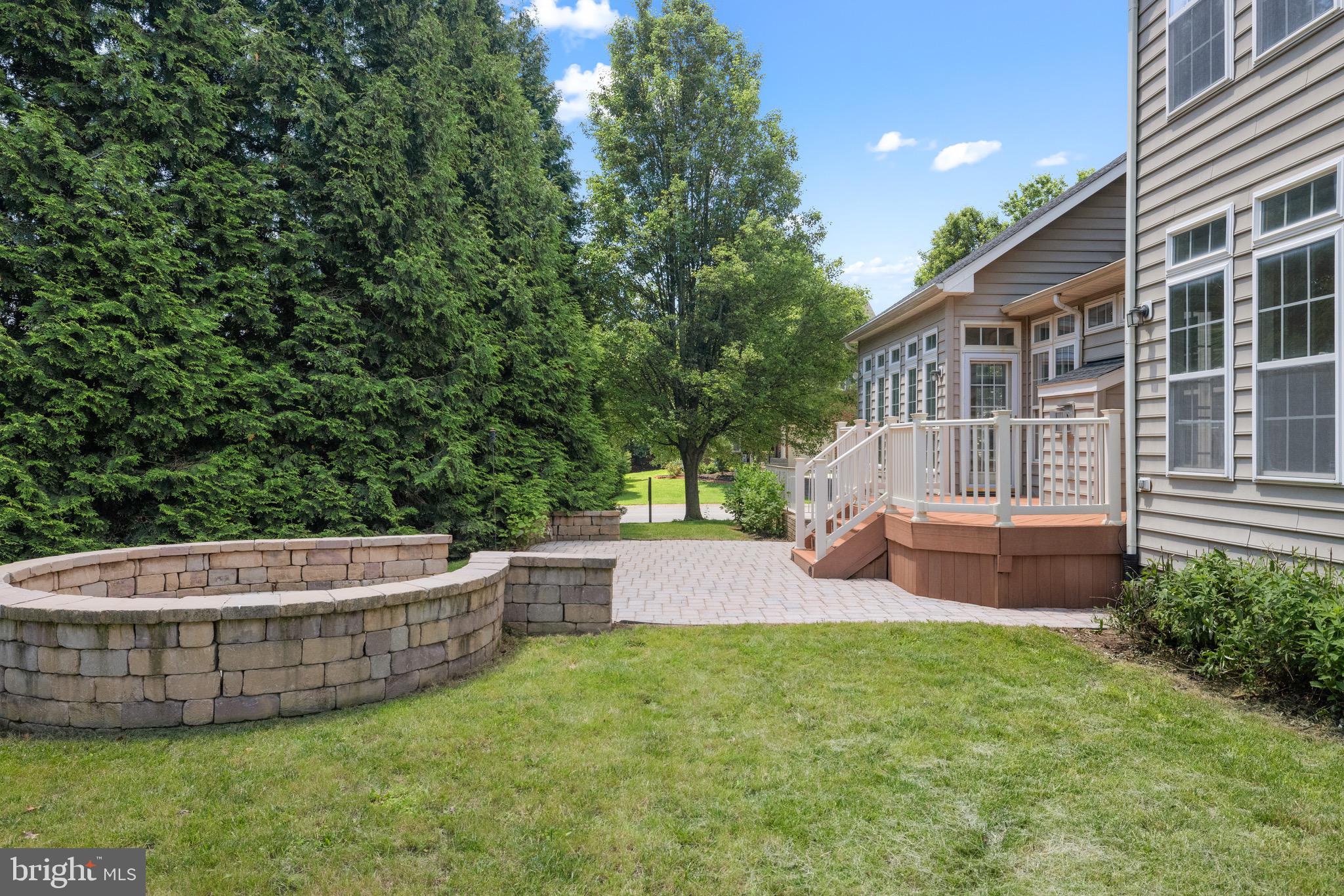 VILLAGE OF WASHINGTON TRAIL - Residential