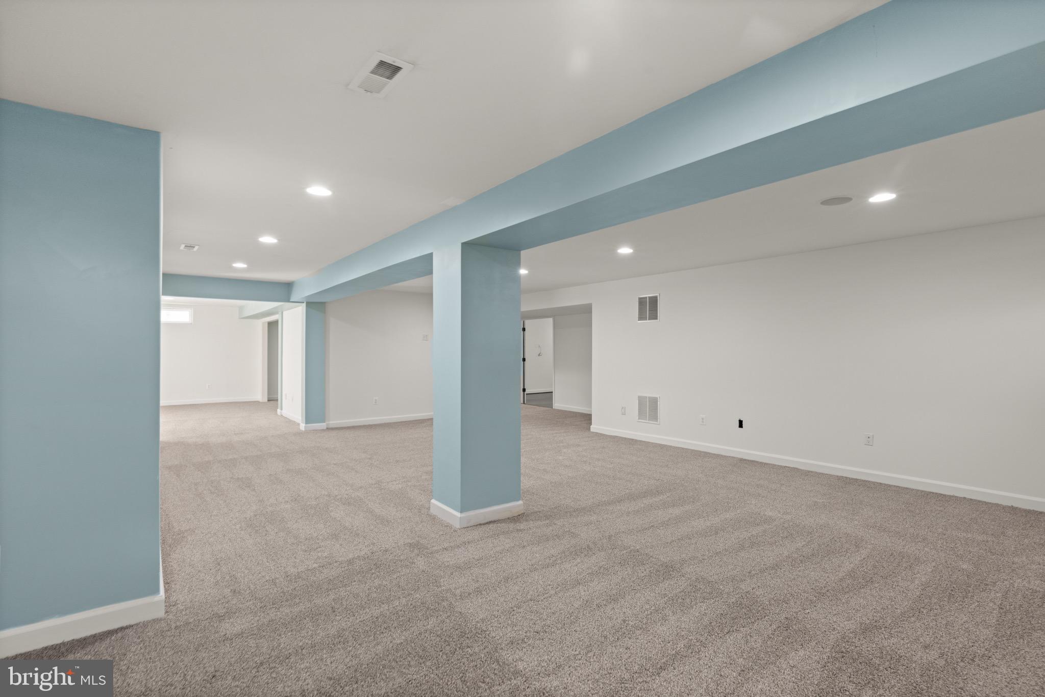 VILLAGE OF WASHINGTON TRAIL - Residential