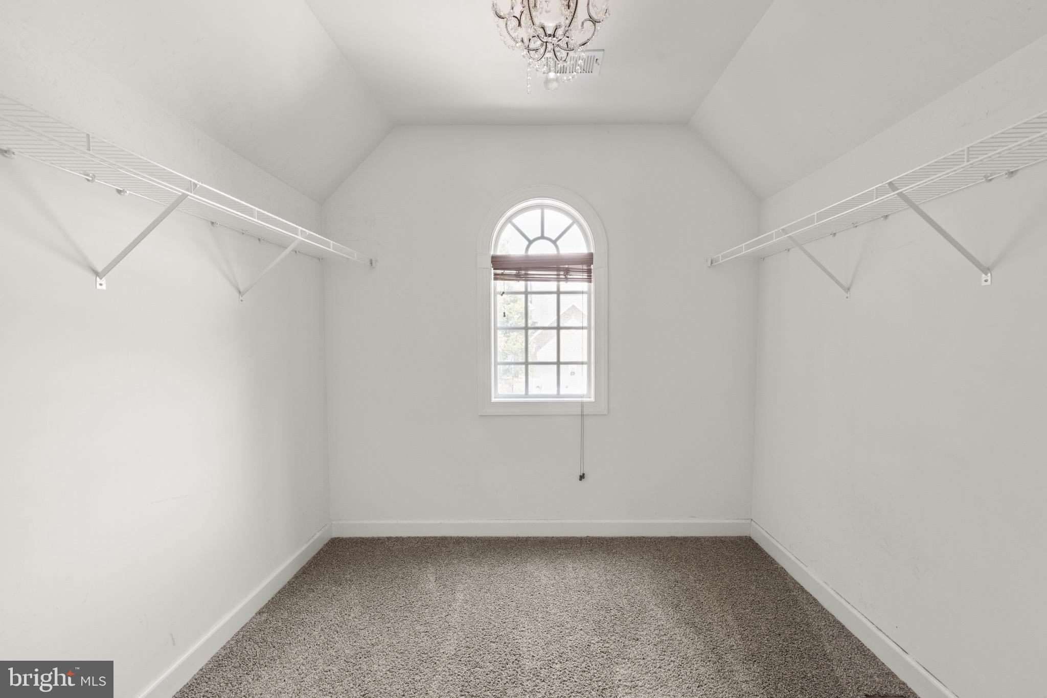 VILLAGE OF WASHINGTON TRAIL - Residential