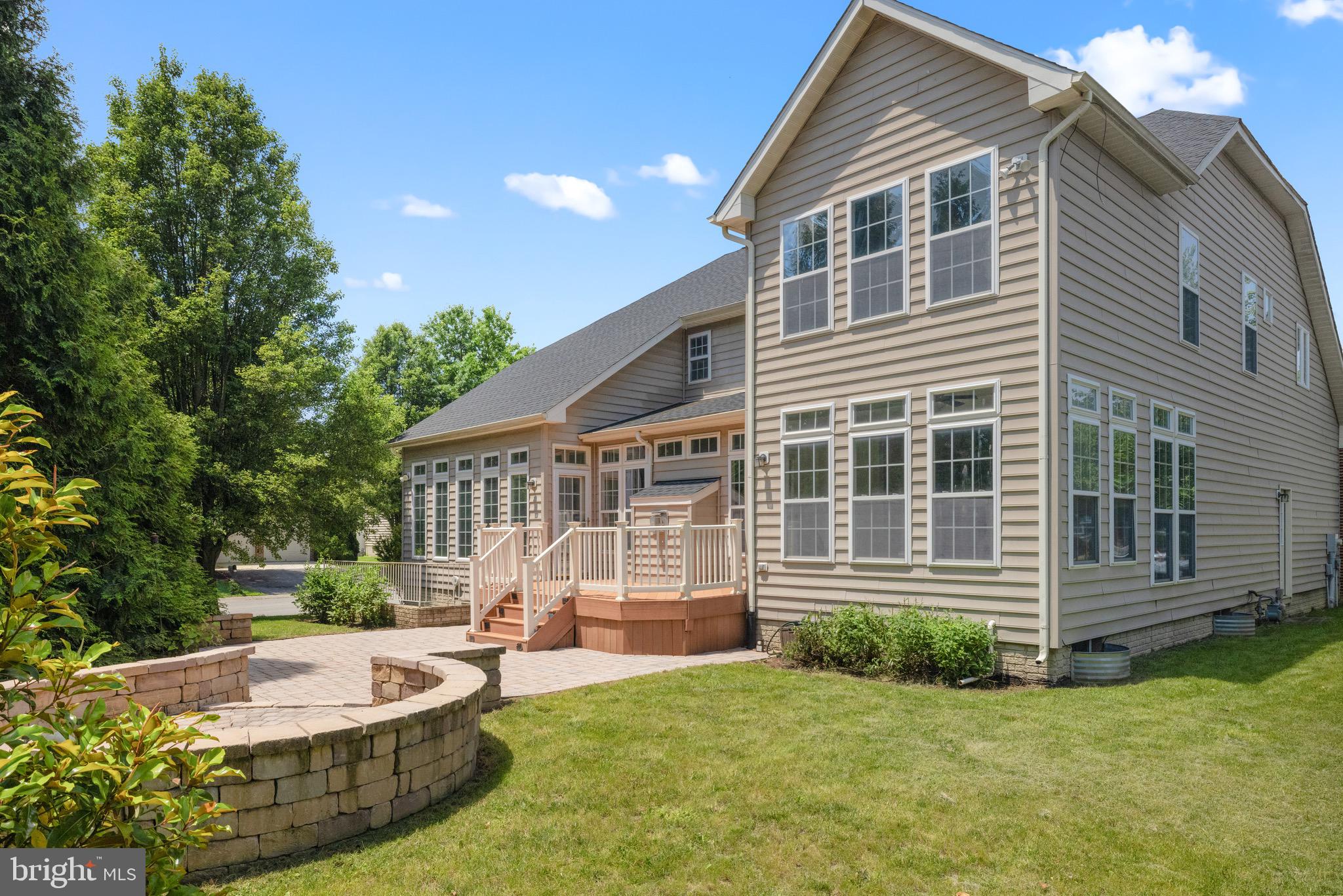 VILLAGE OF WASHINGTON TRAIL - Residential