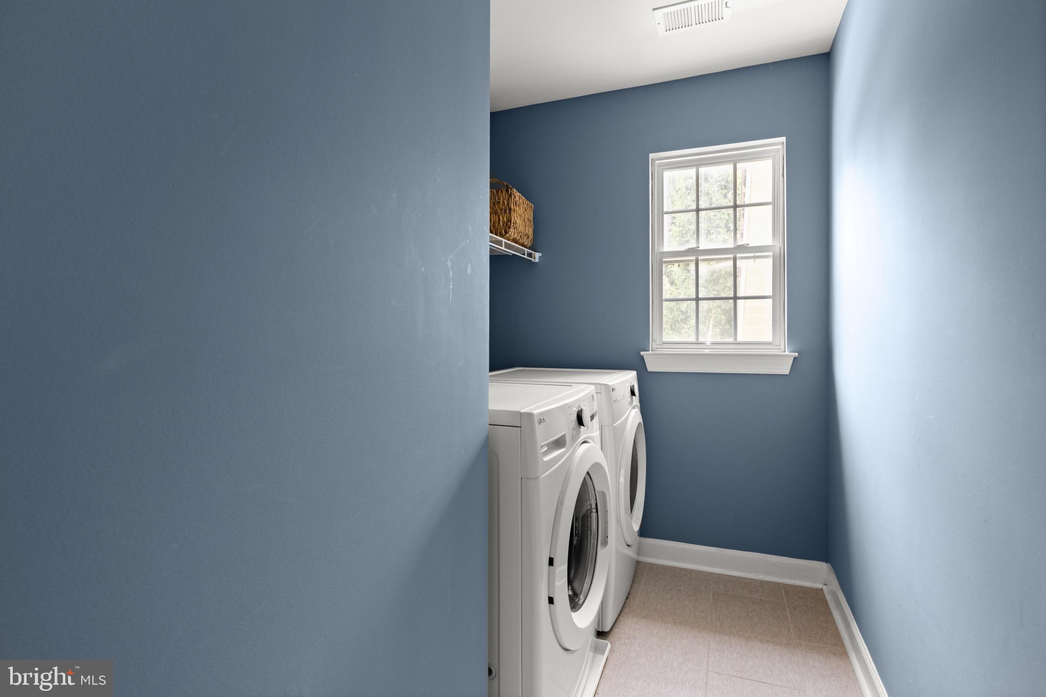 VILLAGE OF WASHINGTON TRAIL - Residential