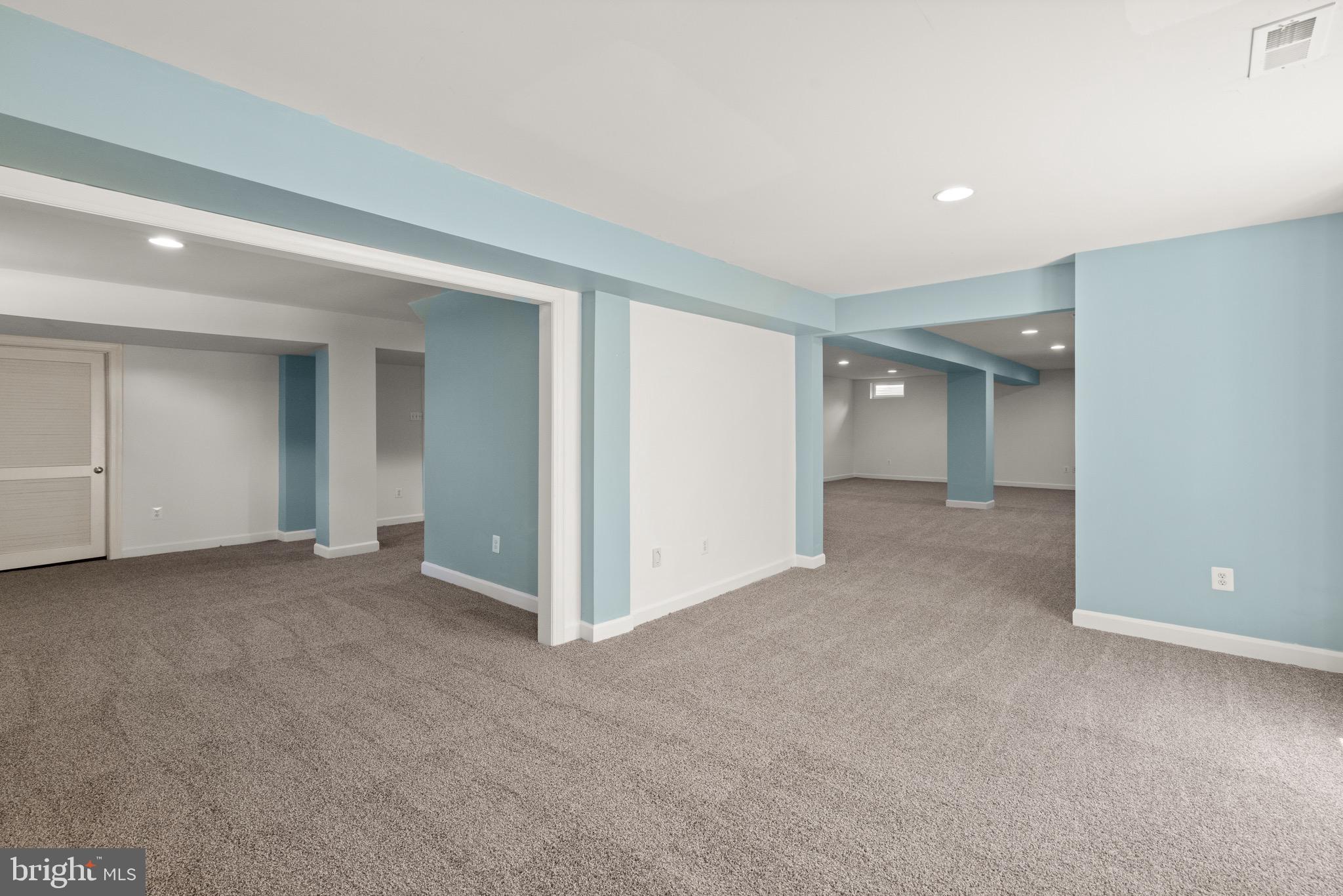 VILLAGE OF WASHINGTON TRAIL - Residential