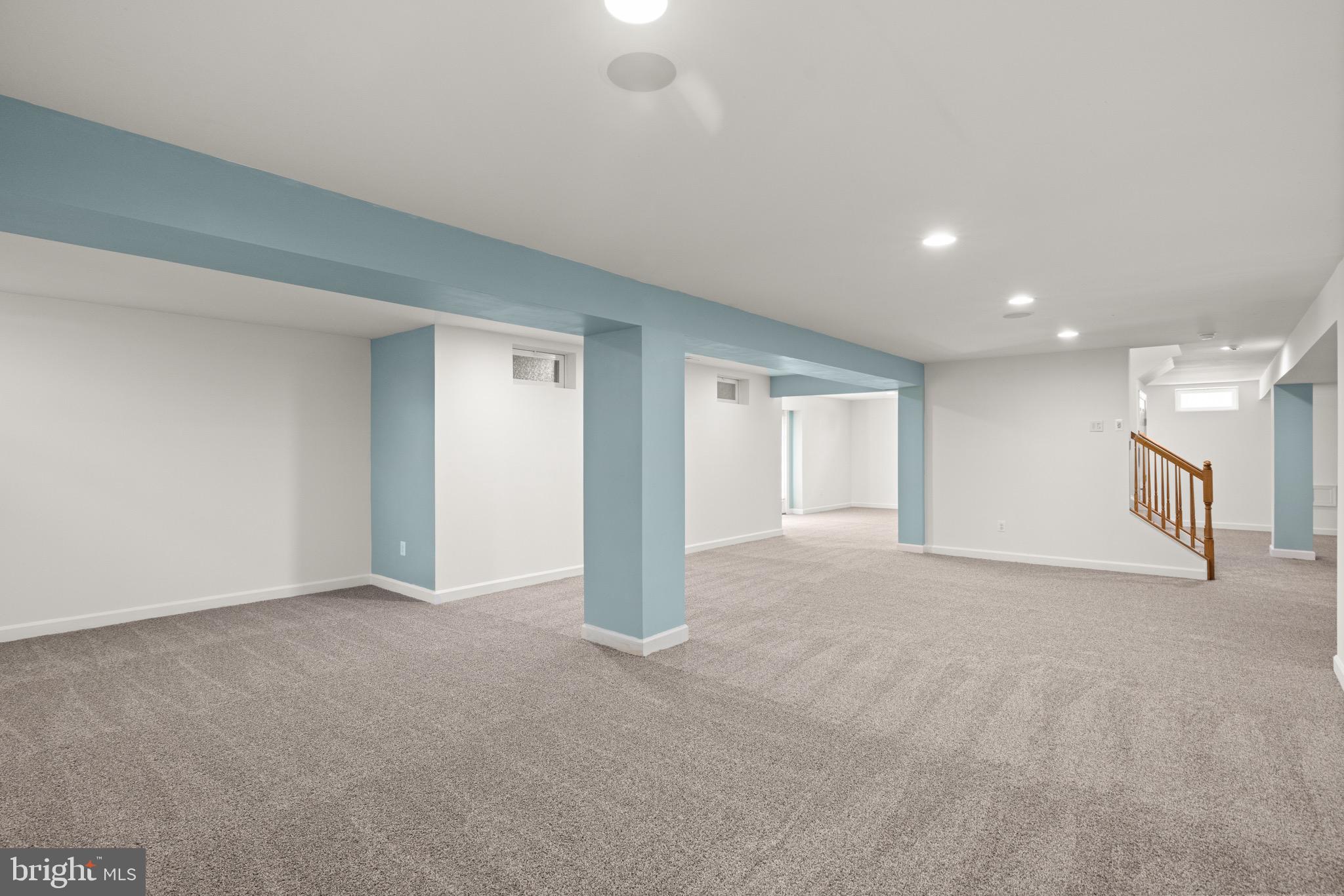 VILLAGE OF WASHINGTON TRAIL - Residential