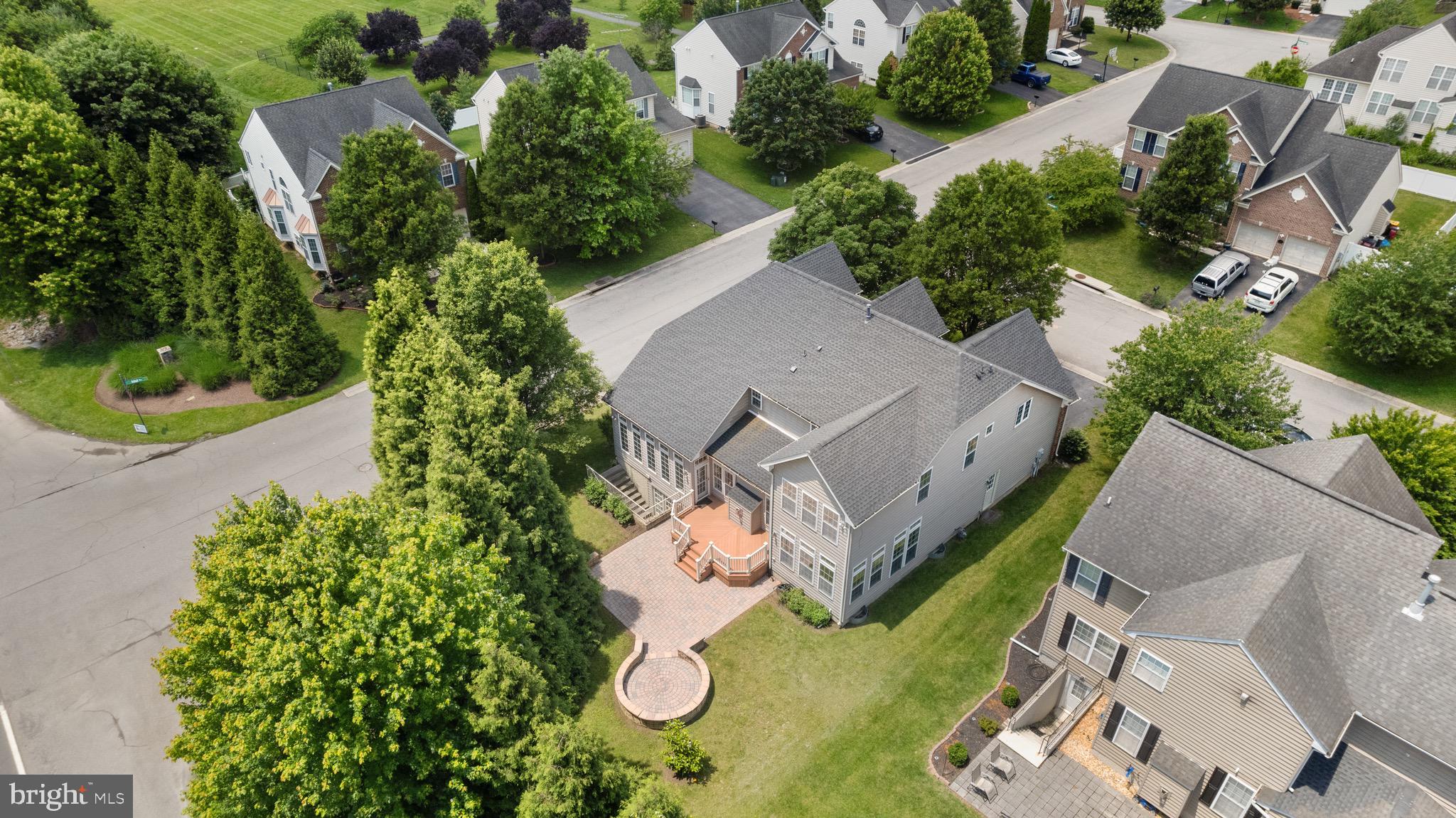 VILLAGE OF WASHINGTON TRAIL - Residential