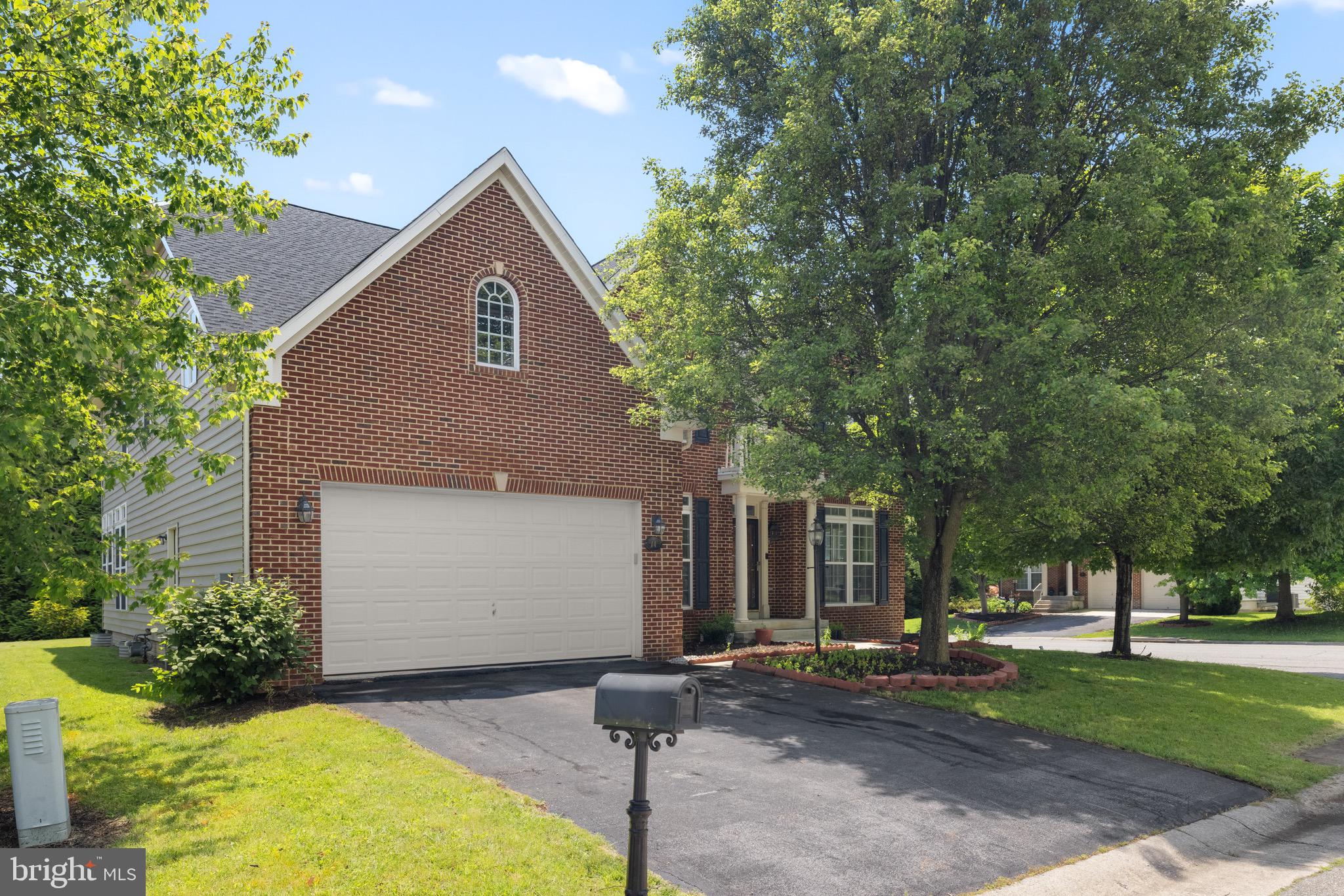 VILLAGE OF WASHINGTON TRAIL - Residential