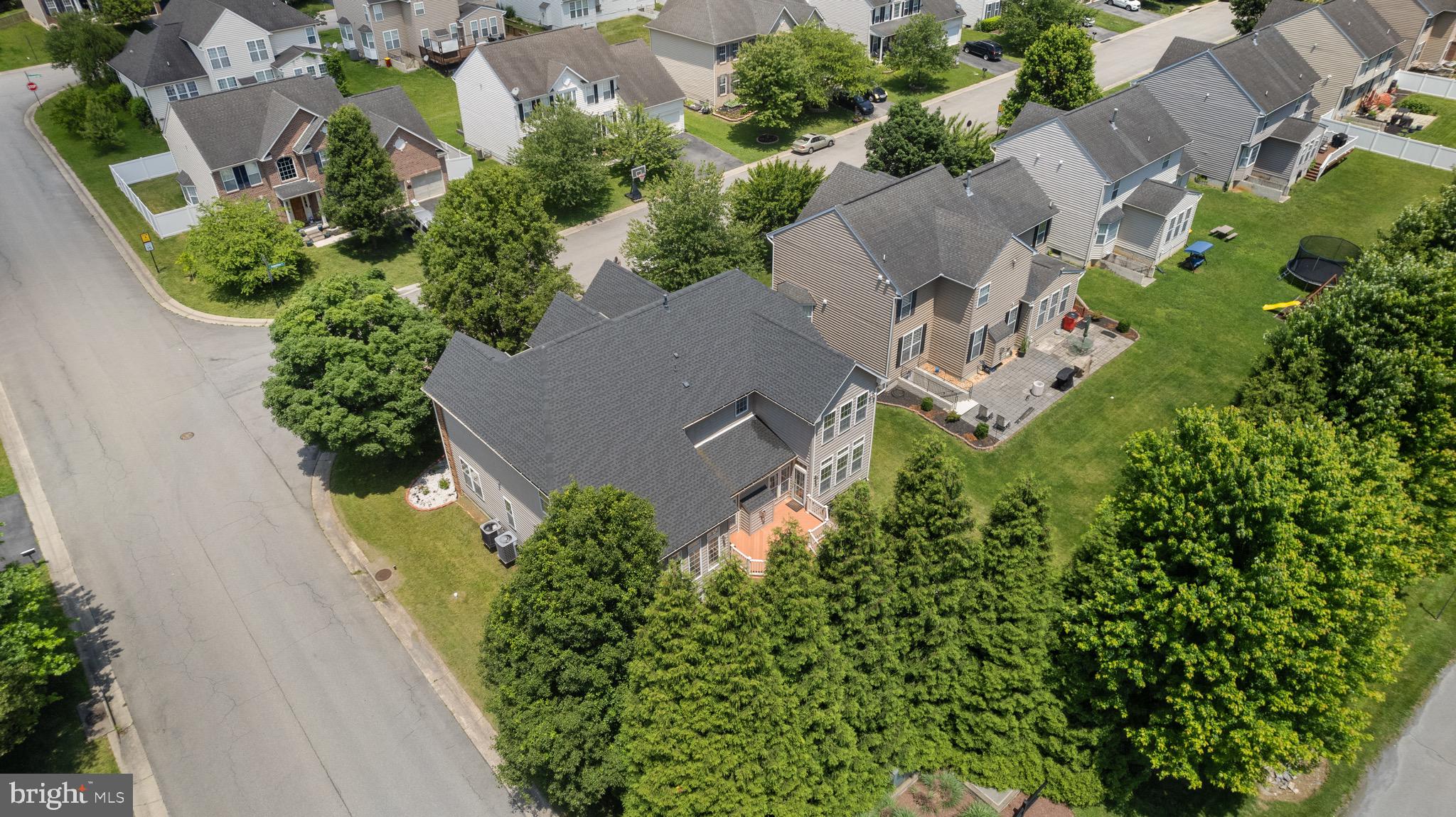 VILLAGE OF WASHINGTON TRAIL - Residential