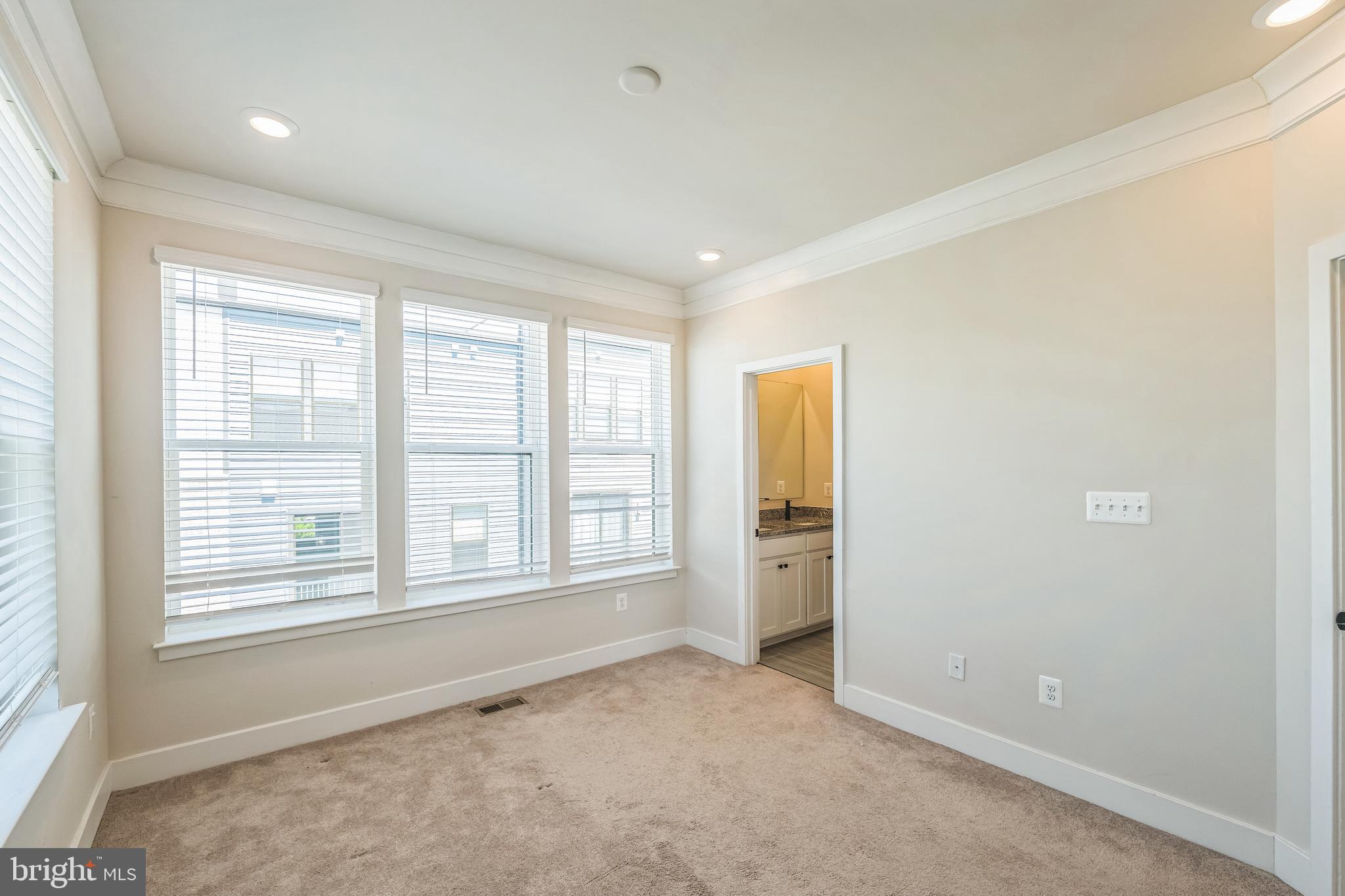 MEDFIELD - Residential