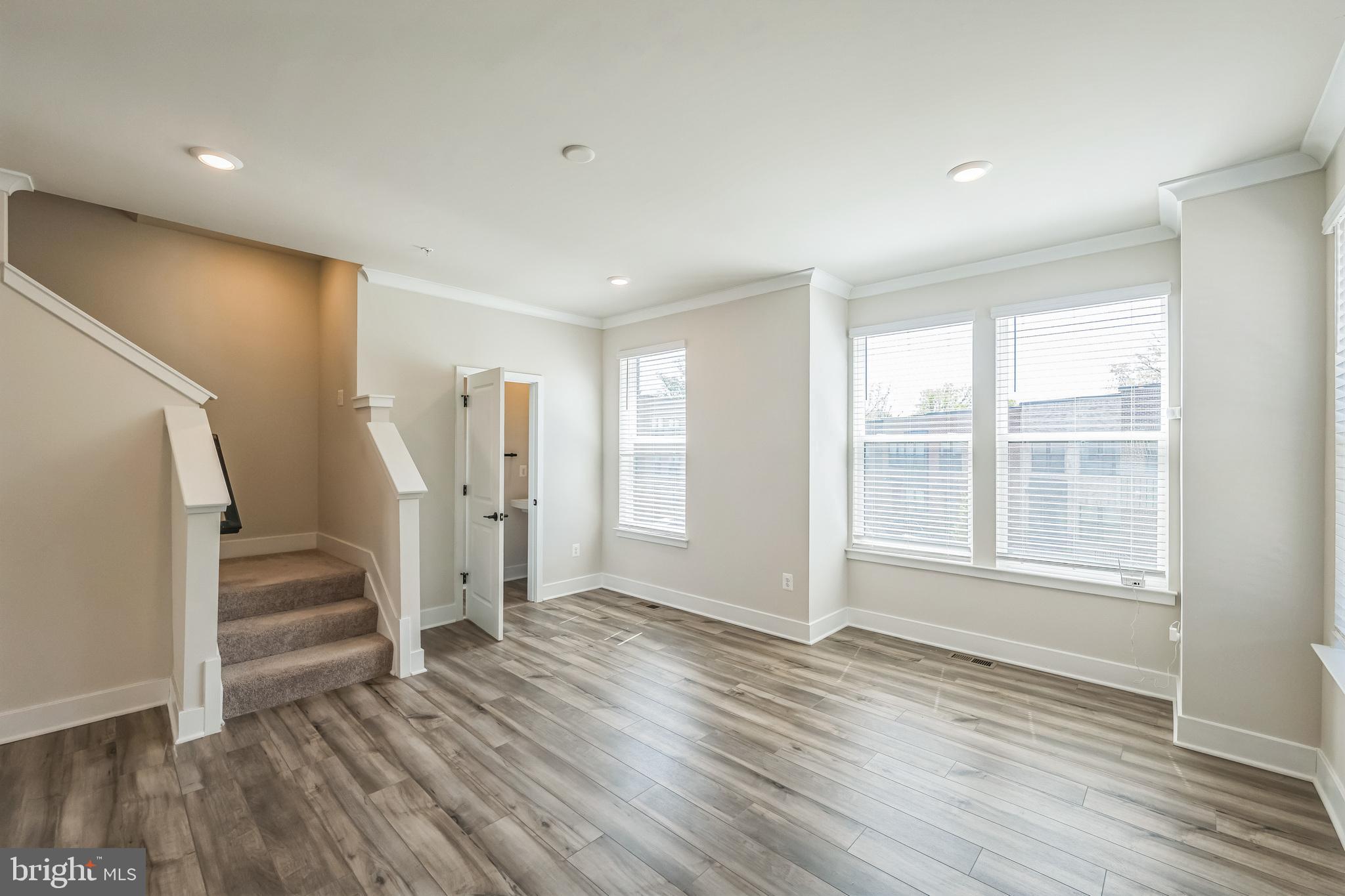 MEDFIELD - Residential