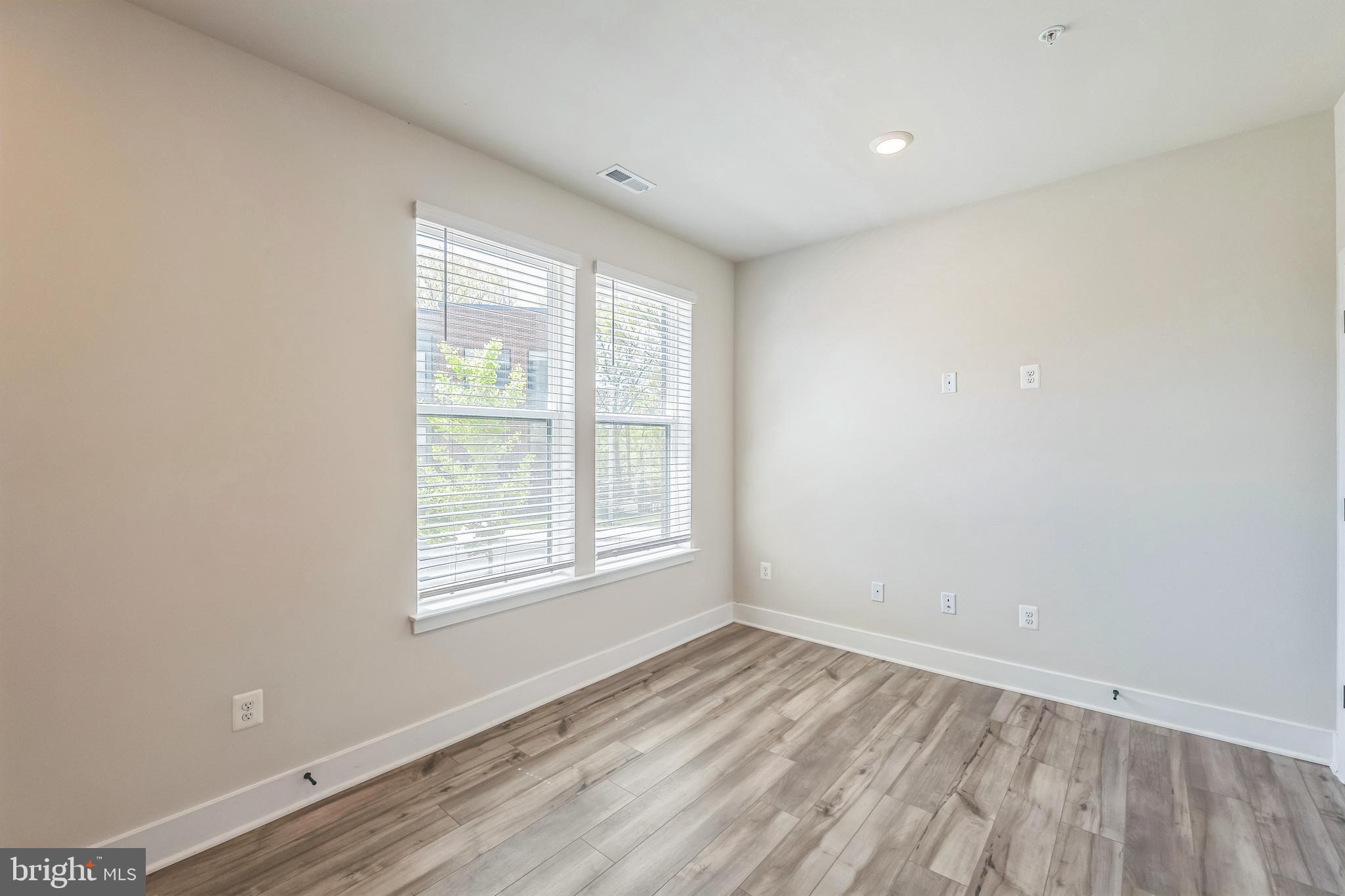 MEDFIELD - Residential