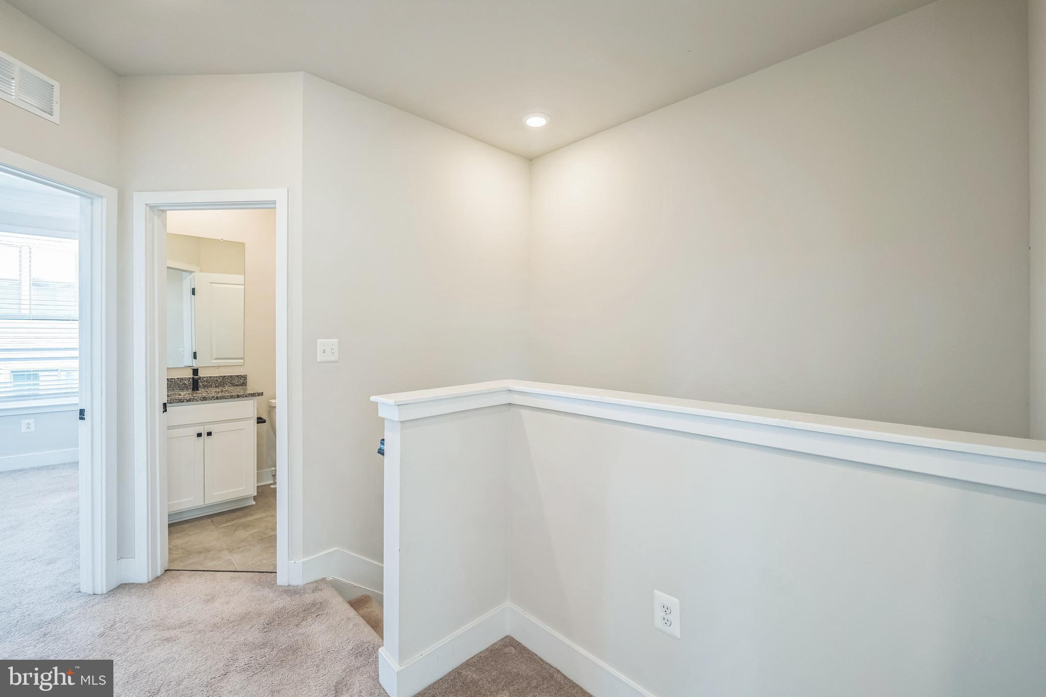 MEDFIELD - Residential