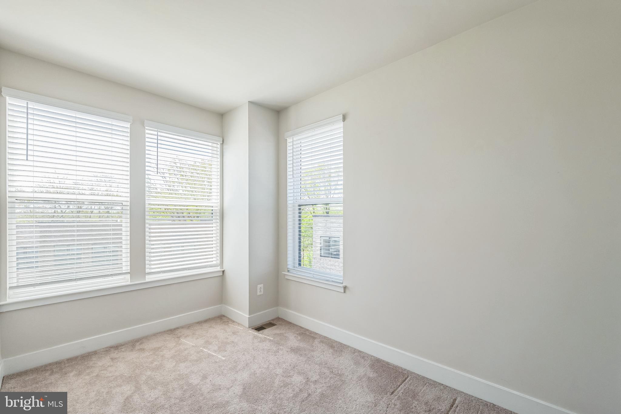 MEDFIELD - Residential