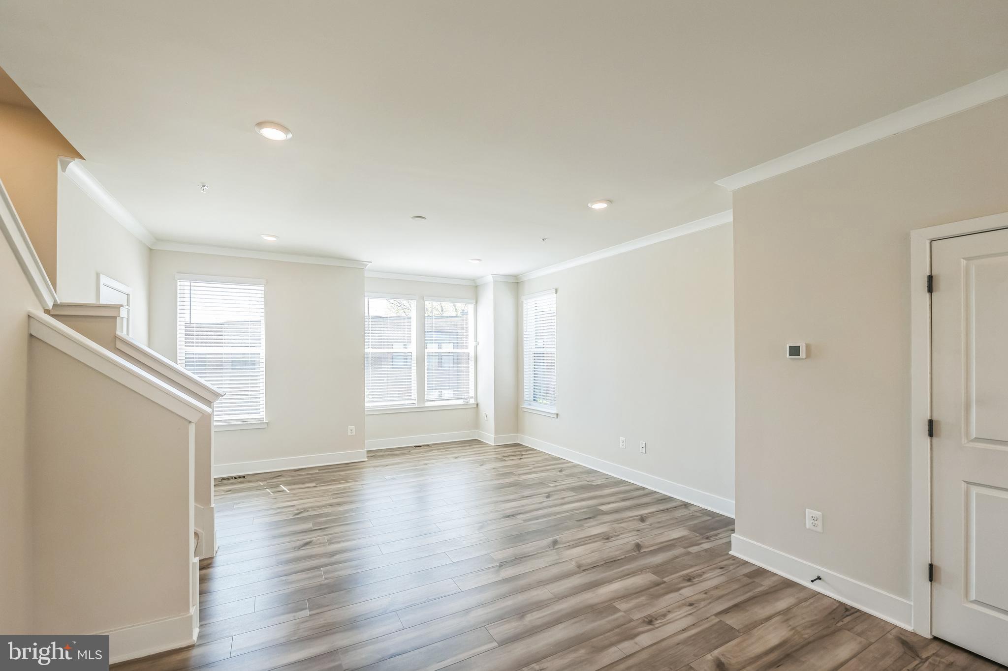 MEDFIELD - Residential