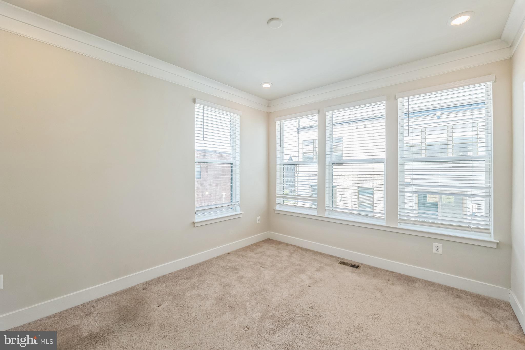 MEDFIELD - Residential
