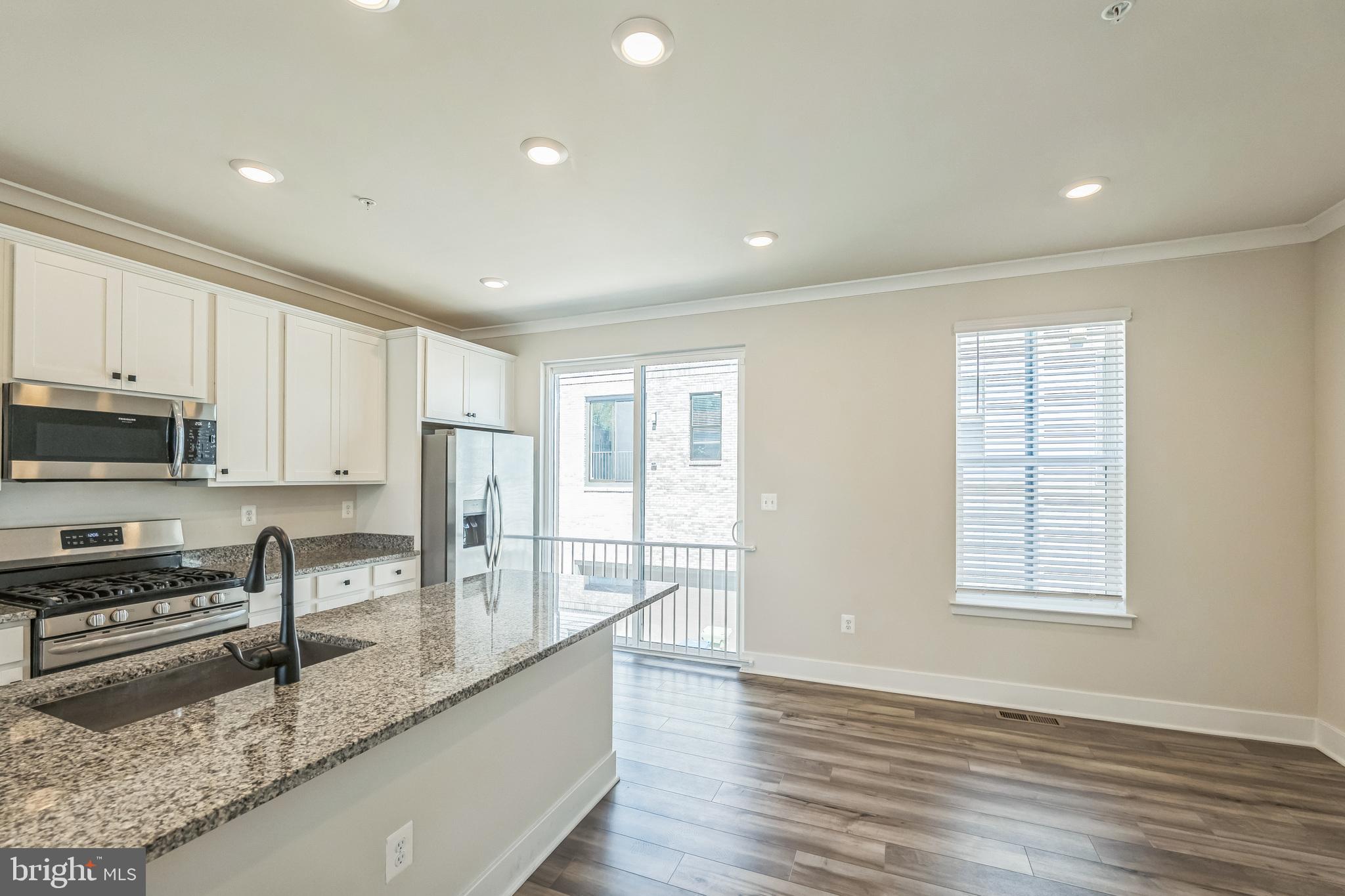 MEDFIELD - Residential