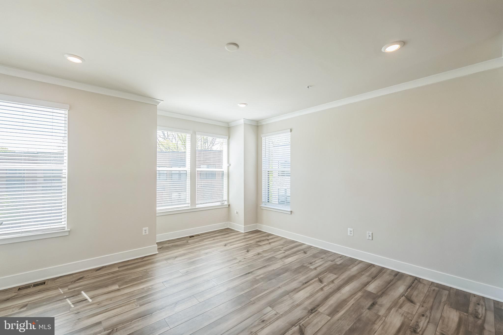 MEDFIELD - Residential