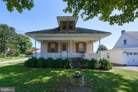 Photo of 145 Elmwood Road, Lancaster, PA 17602 (MLS # PALA2056940)