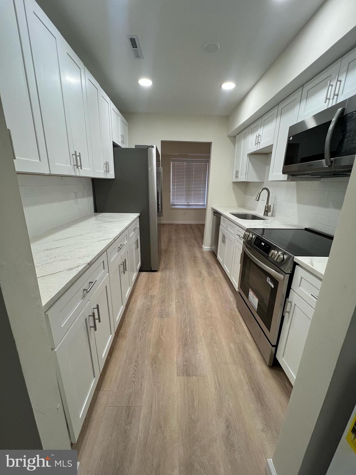 1403 TIMBER CREEK RD 1403