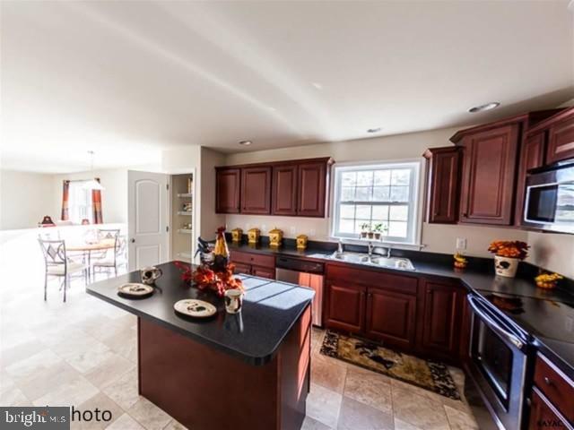 STONE MILL ESTATES - Residential