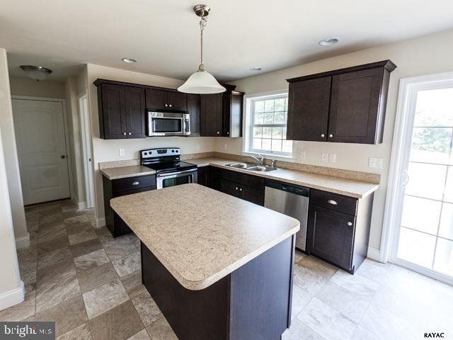 STONE MILL ESTATES - Residential