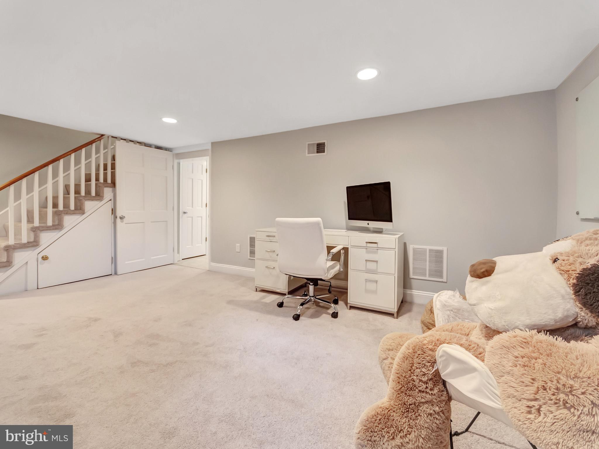 KENSINGTON ESTATES - Residential