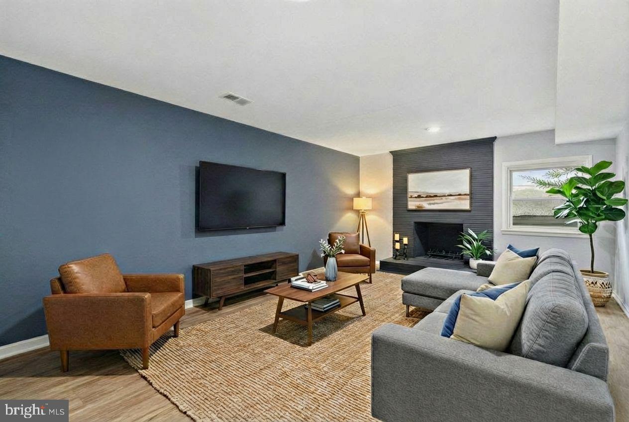 FORT WASHINGTON - Residential