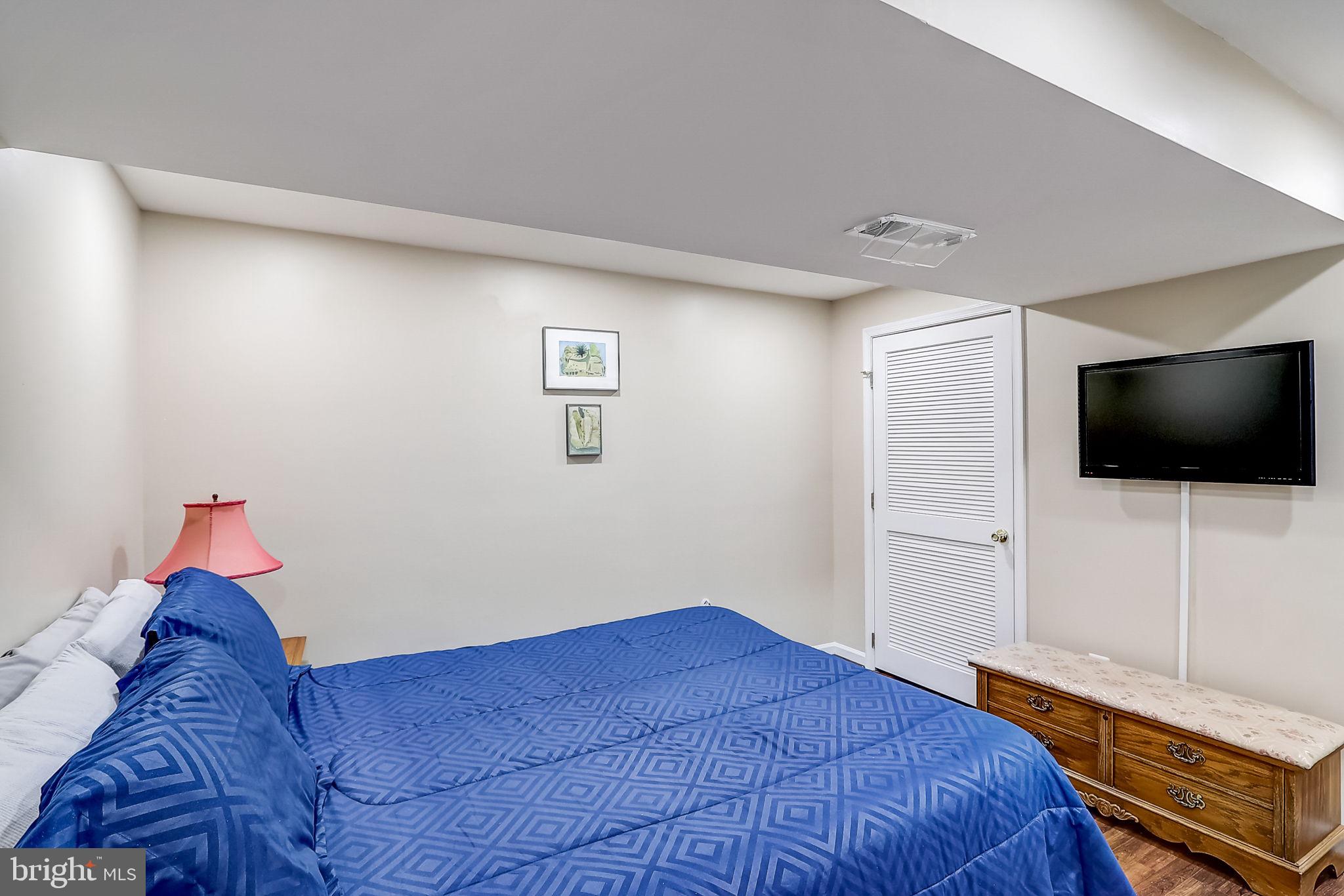 ASHBURN VILLAGE - Residential